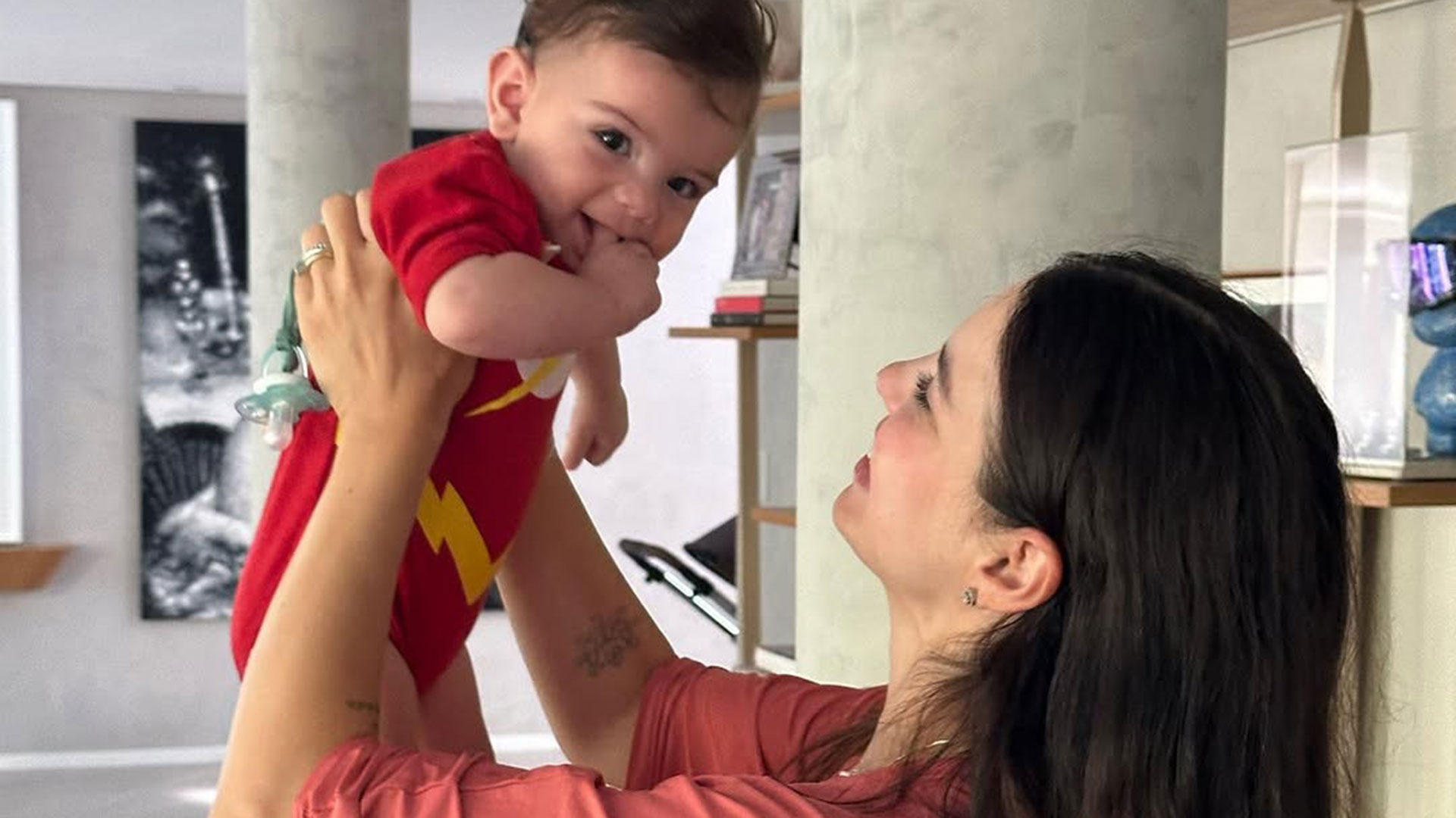 Sthefany Brito mostra vídeo do mesversário do filho: ‘Alegria’
