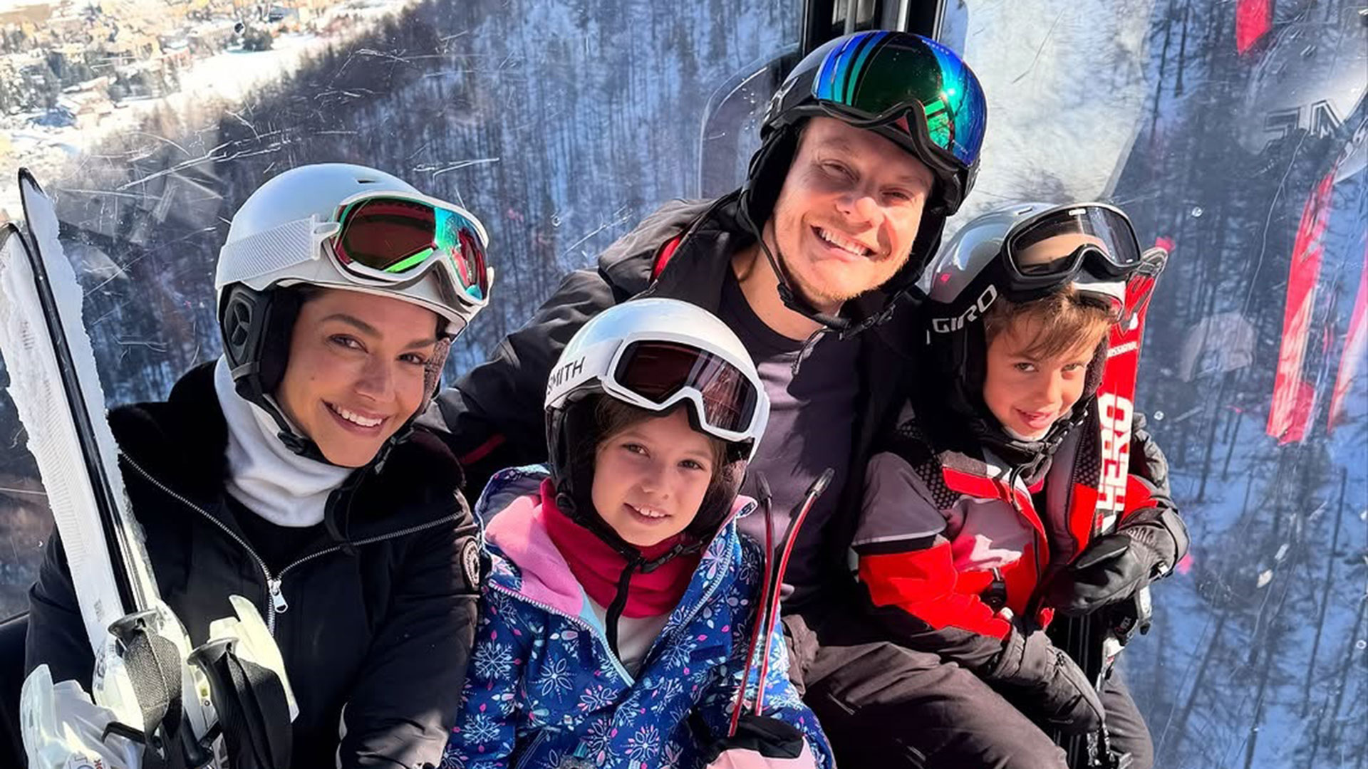Thais Fersoza posa com a família na neve: ‘A gente se diverte’