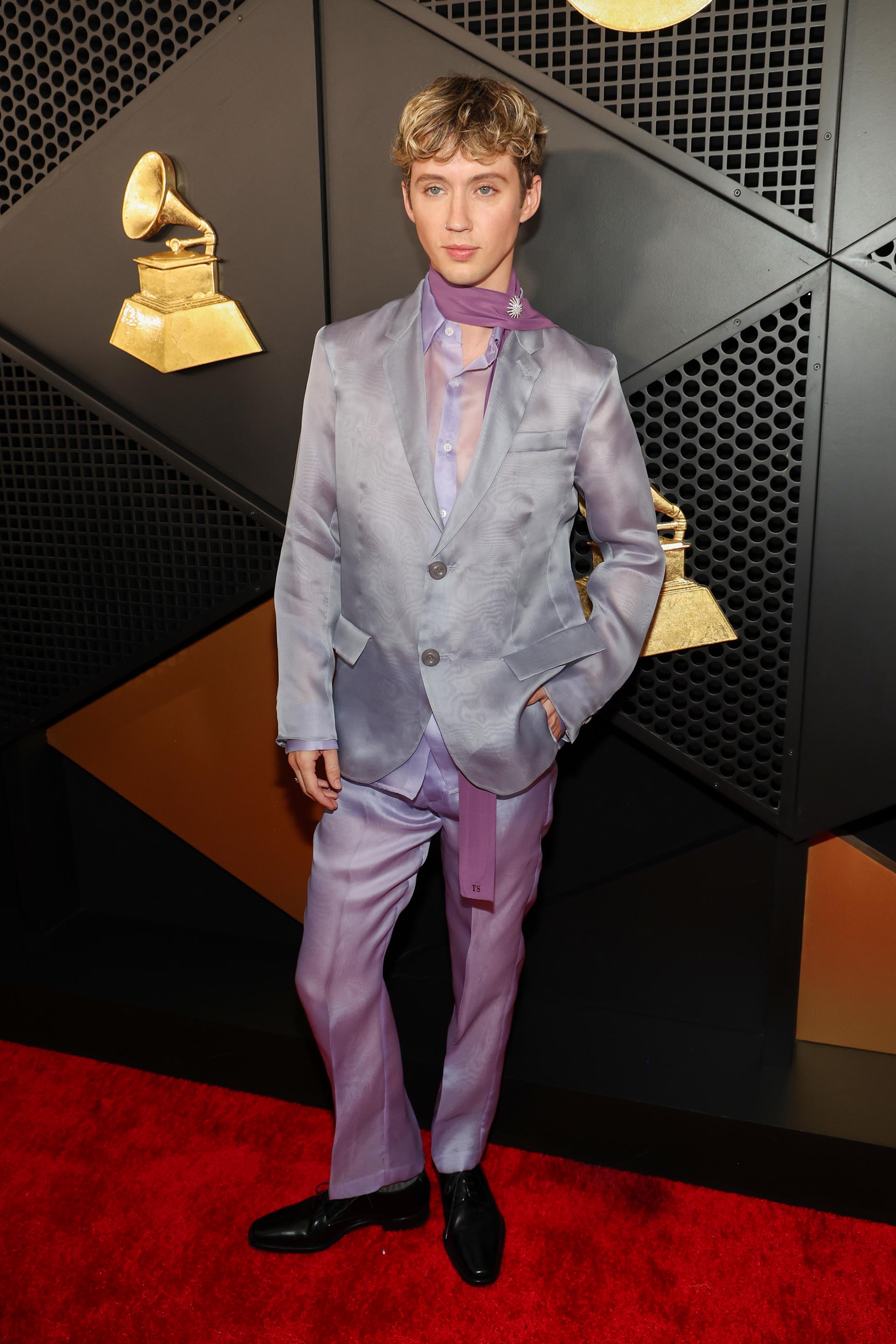 Grammy 2025: Looks dos famosos no tapete vermelho
