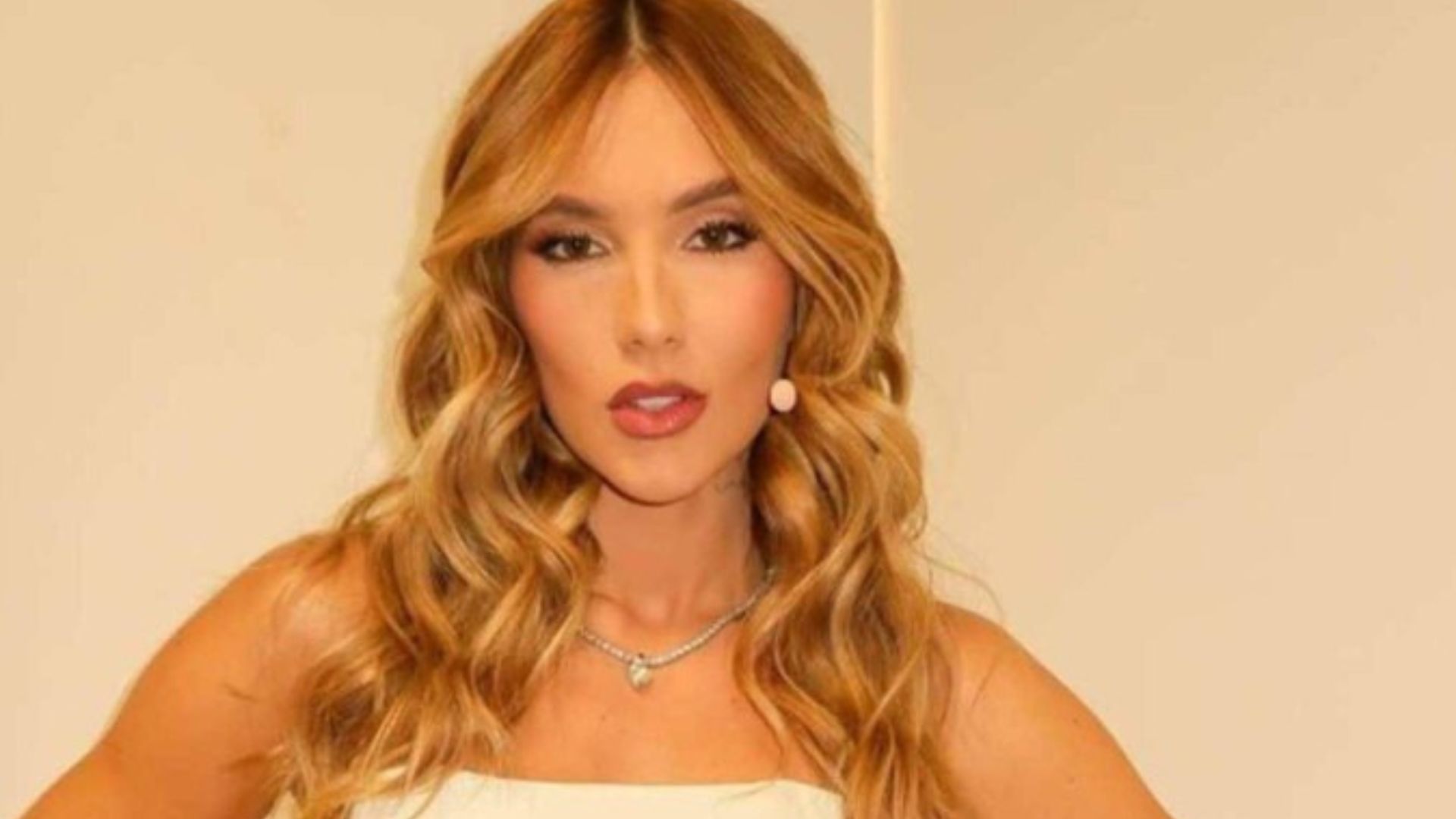 Virginia aponta ‘problema’ na barriga que a fez não gostar de seu umbigo