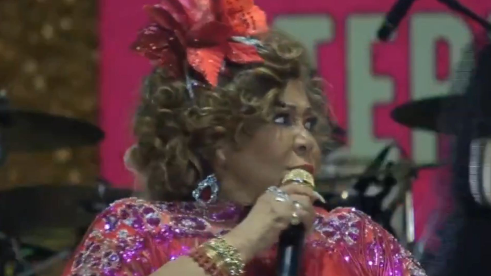 Alcione se confunde e anuncia “vitória” de Fernanda Torres no Oscar 2025