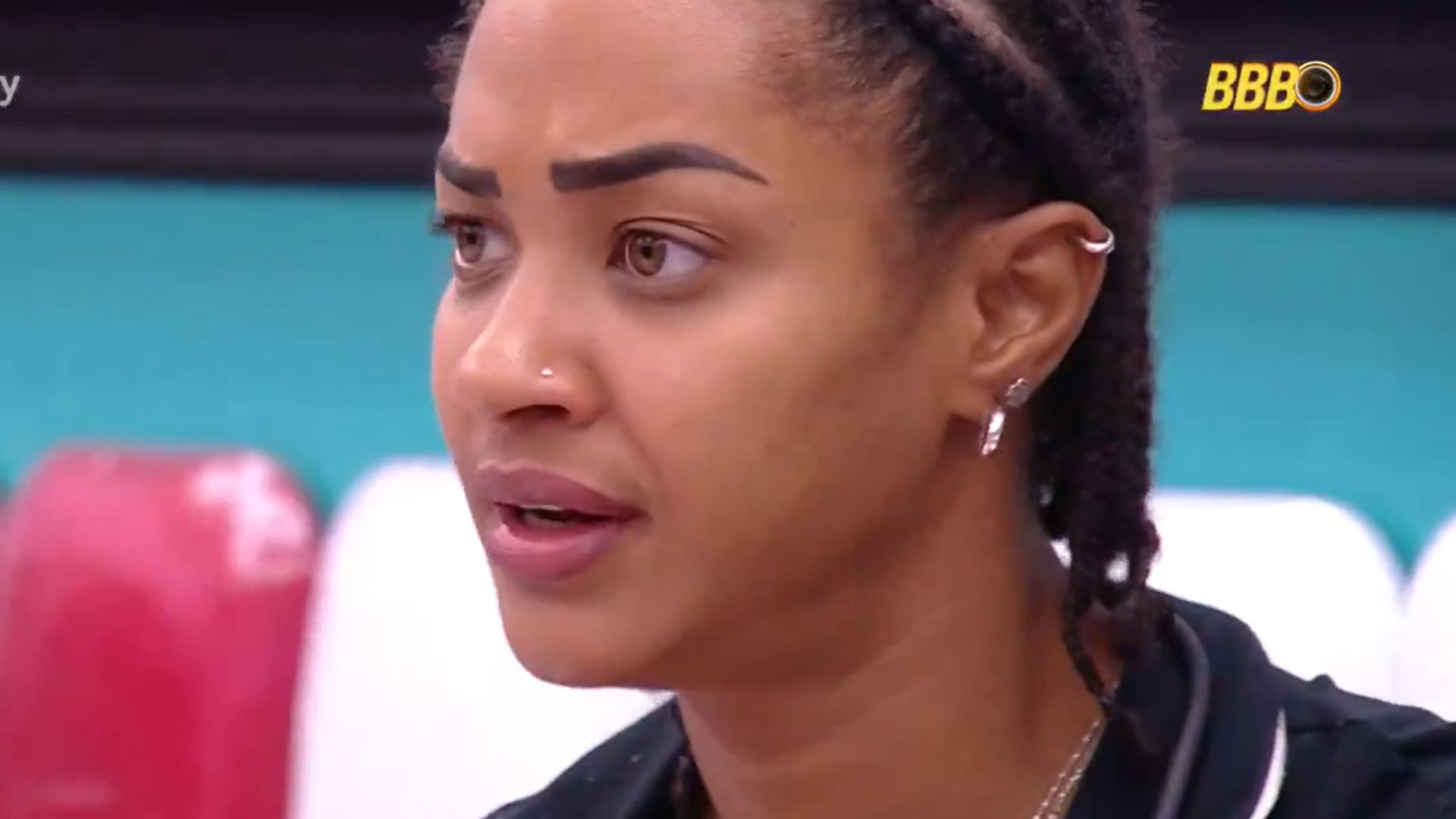 BBB 25: Aline comenta postura de sister em discussão na cozinha: ‘Maldosa’