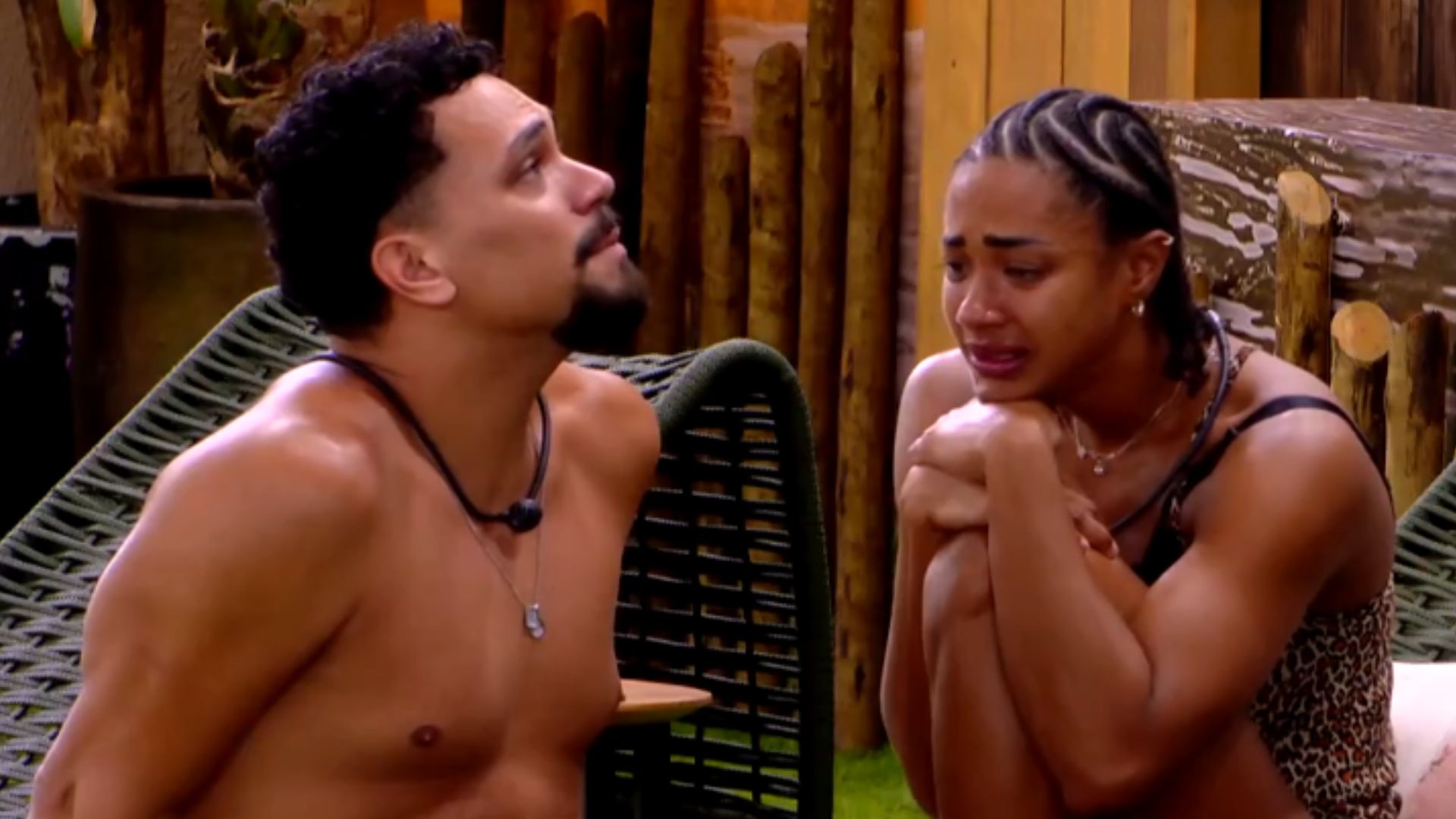 BBB 25: Aline cai no choro ao lamentar paredão com Vinicius: ‘Não me conformo’