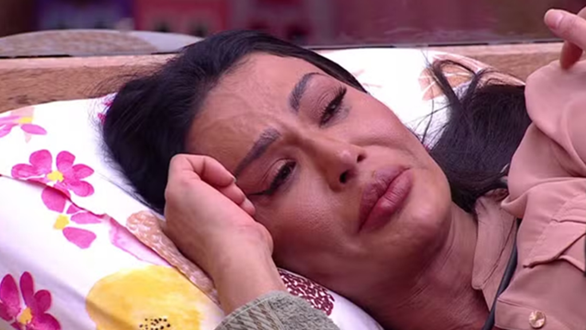 BBB 25: Gracyanne Barbosa se isola no quarto e tem crise de choro