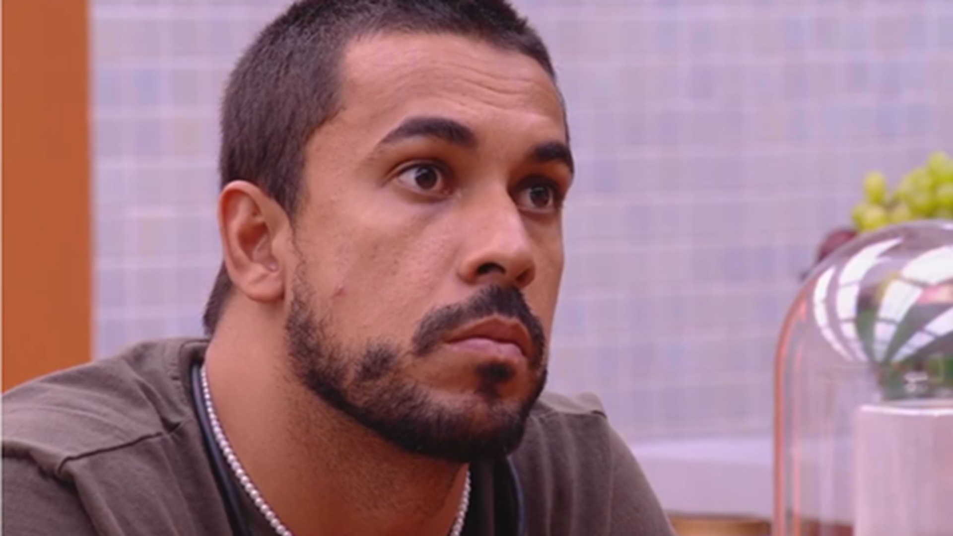 BBB 25: Maike usa poder do líder, escuta conversa de adversários e conclui: ‘Podem ir’