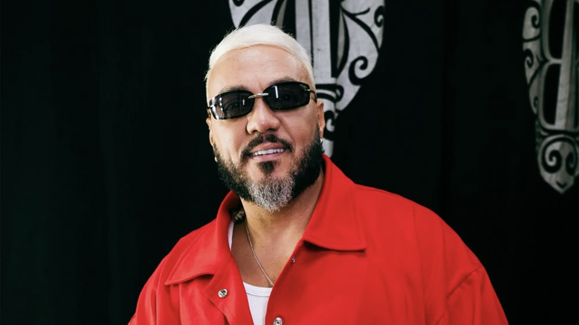 Belo assume romance com musa durante o carnaval