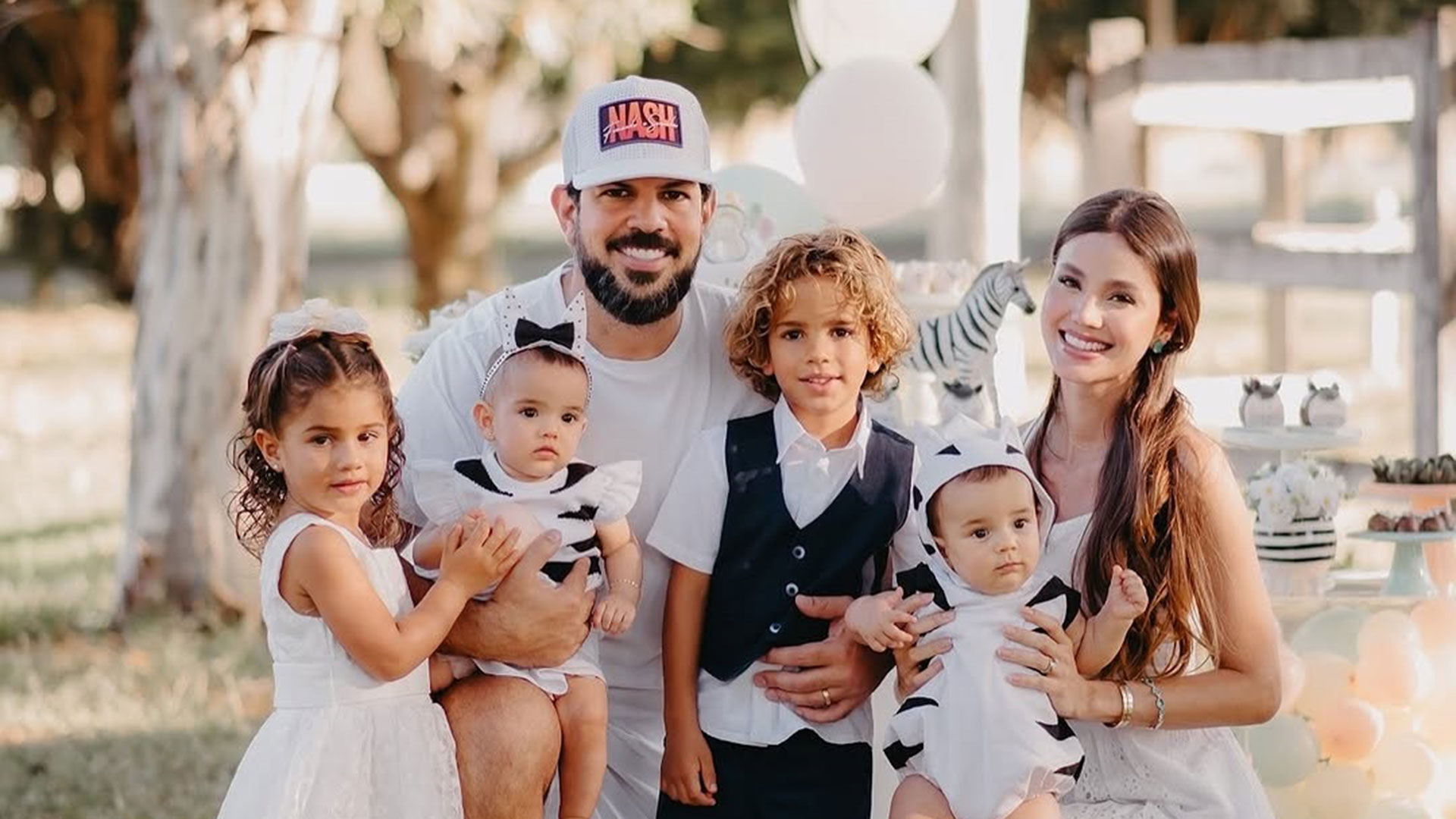Biah Rodrigues e Sorocaba celebram oito meses dos filhos com festa