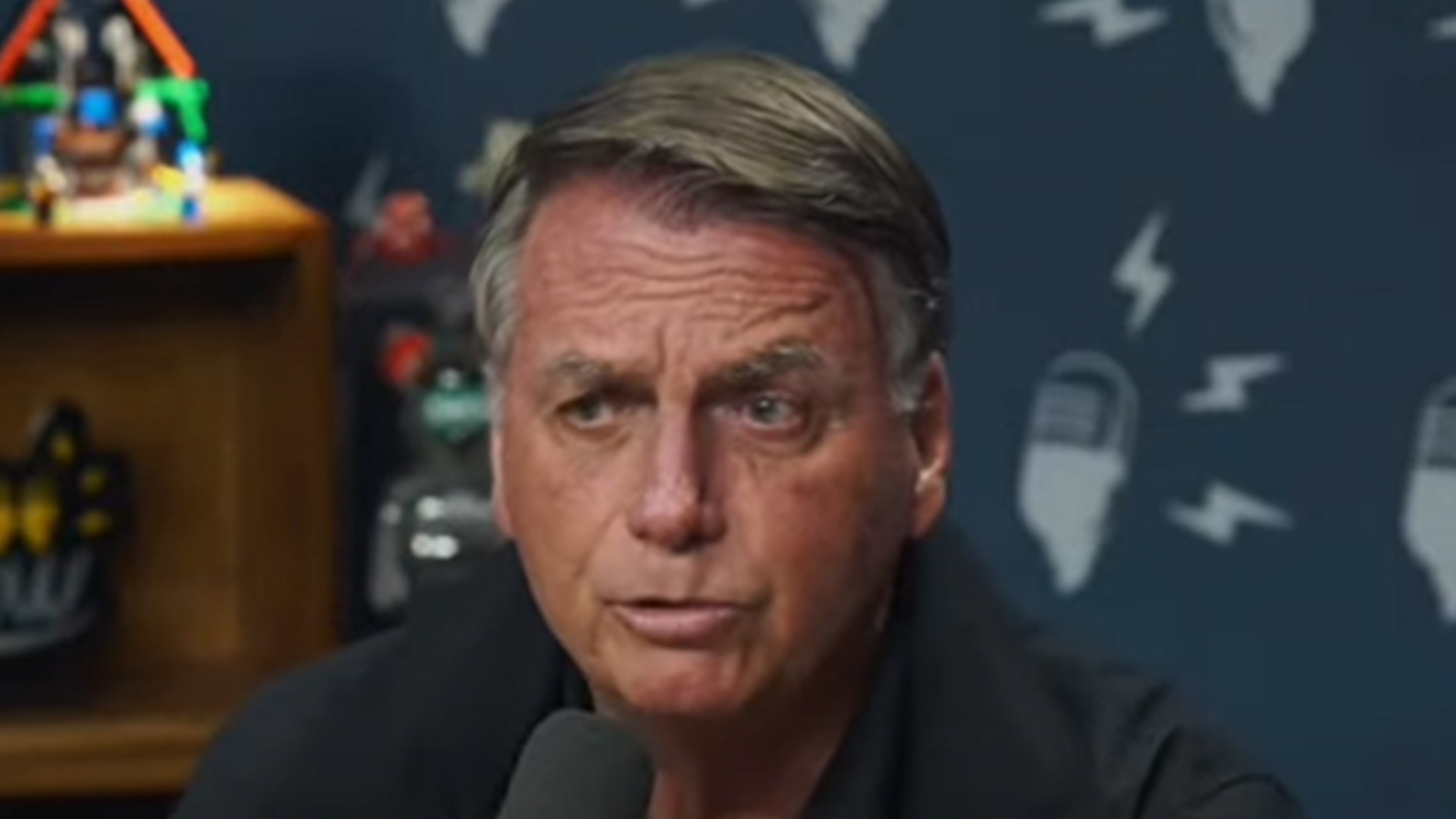 Jair Bolsonaro surpreende ao dedicar primeiro pedaço do bolo de aniversário: ‘Conforto’