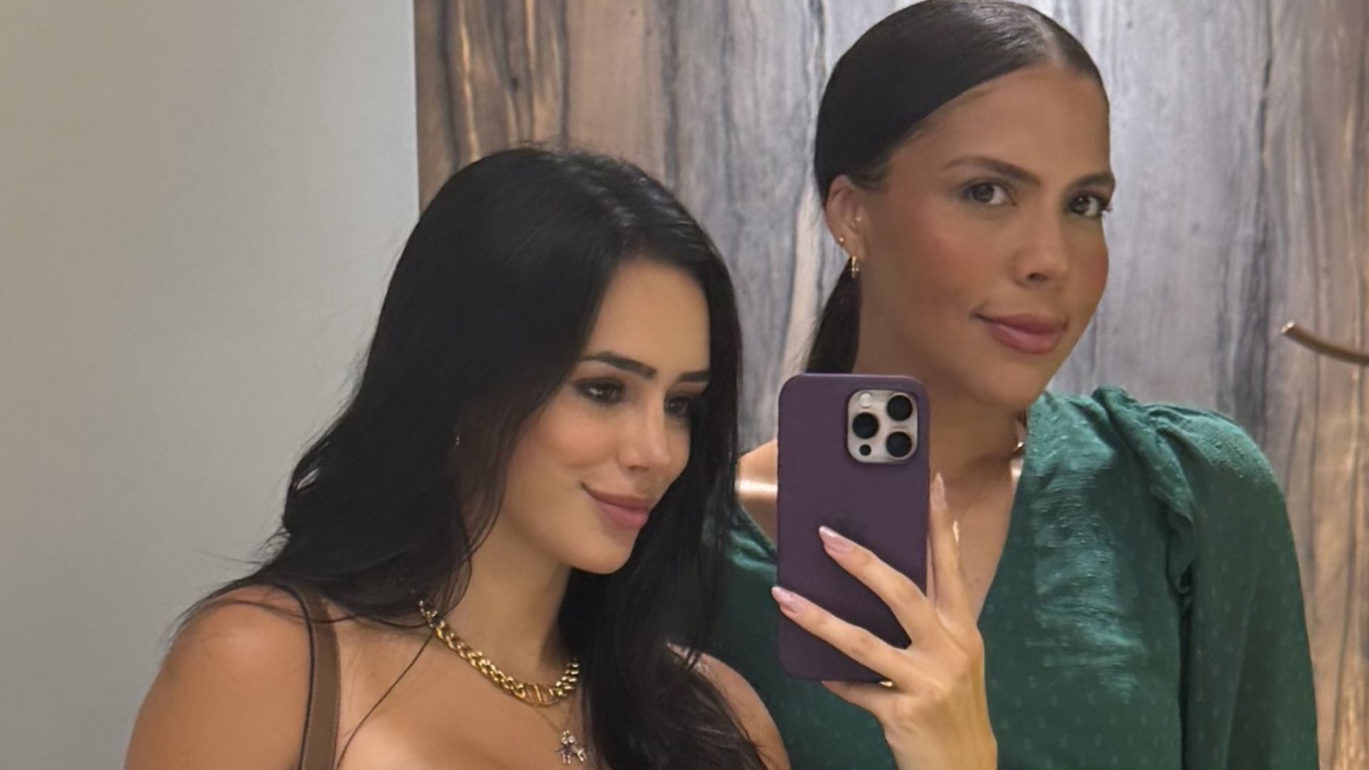 Bruna Biancardi exibe barriga de gravidez em foto ao lado de missionária