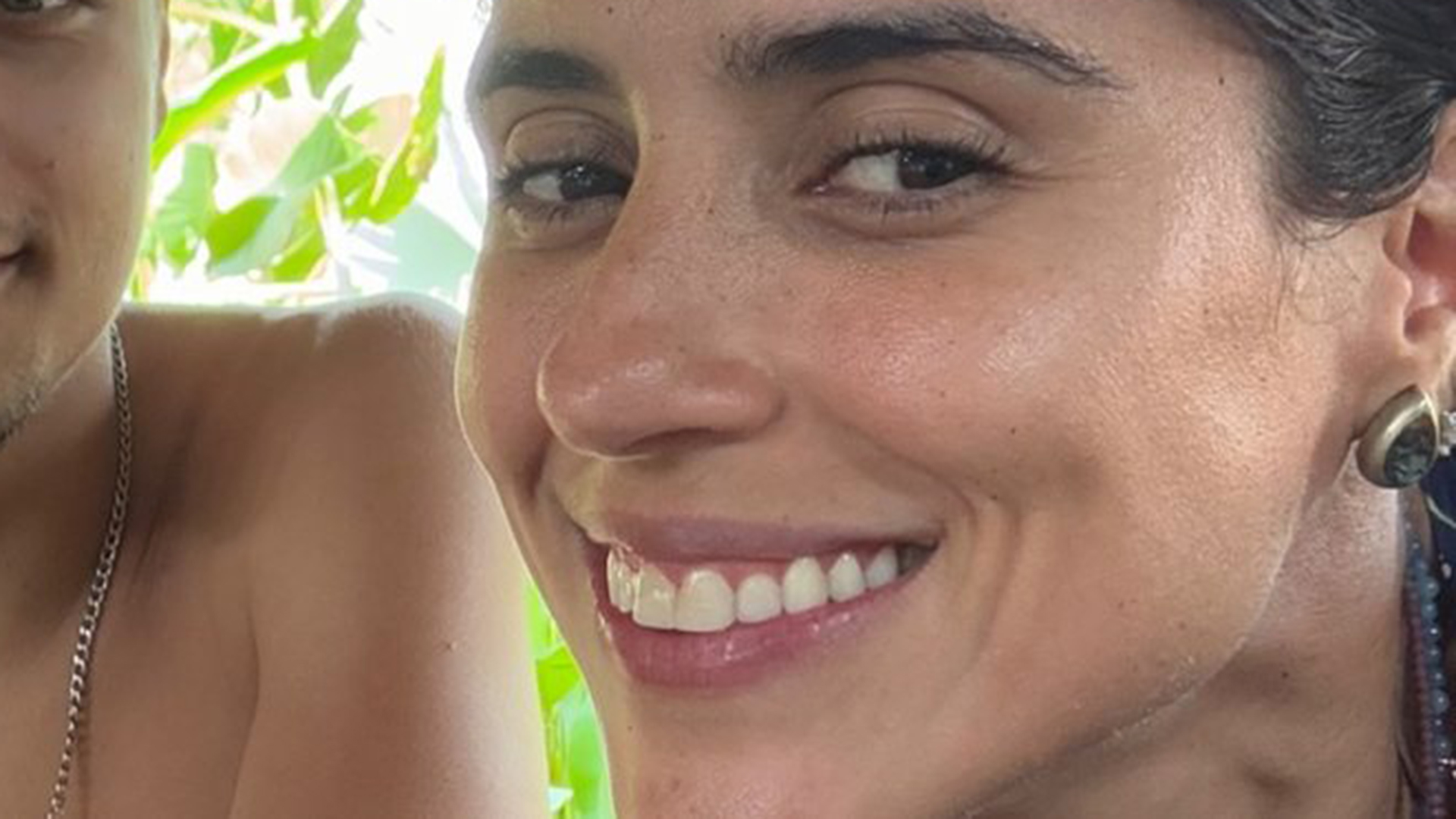 Camilla Camargo chama atenção ao postar clique raro com o enteado