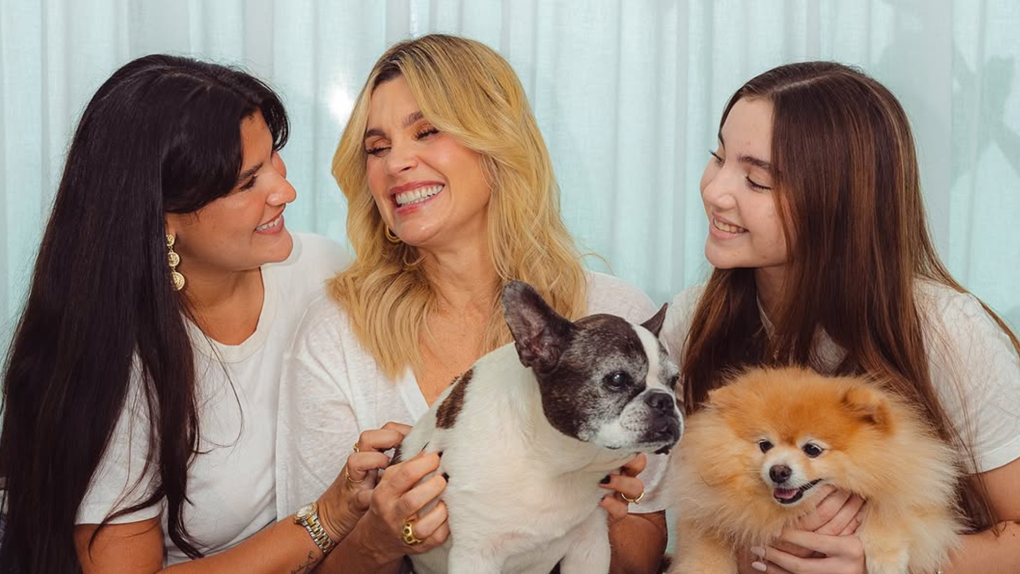Flávia Alessandra se declara realizada na carreira e família: ‘Consegui um equilíbrio’