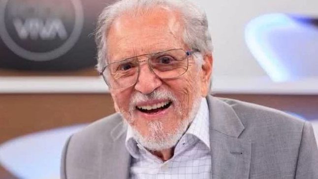 Carlos Alberto de Nóbrega chega aos 89 anos com mesmo programa no ar desde 1987