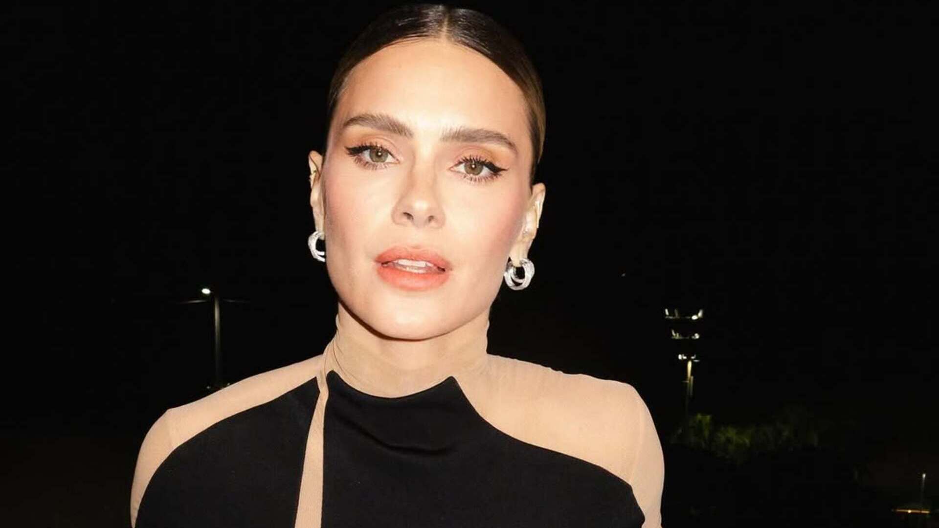 Carolina Dieckmann surpreende com look diferente para festa de ‘Vale Tudo’