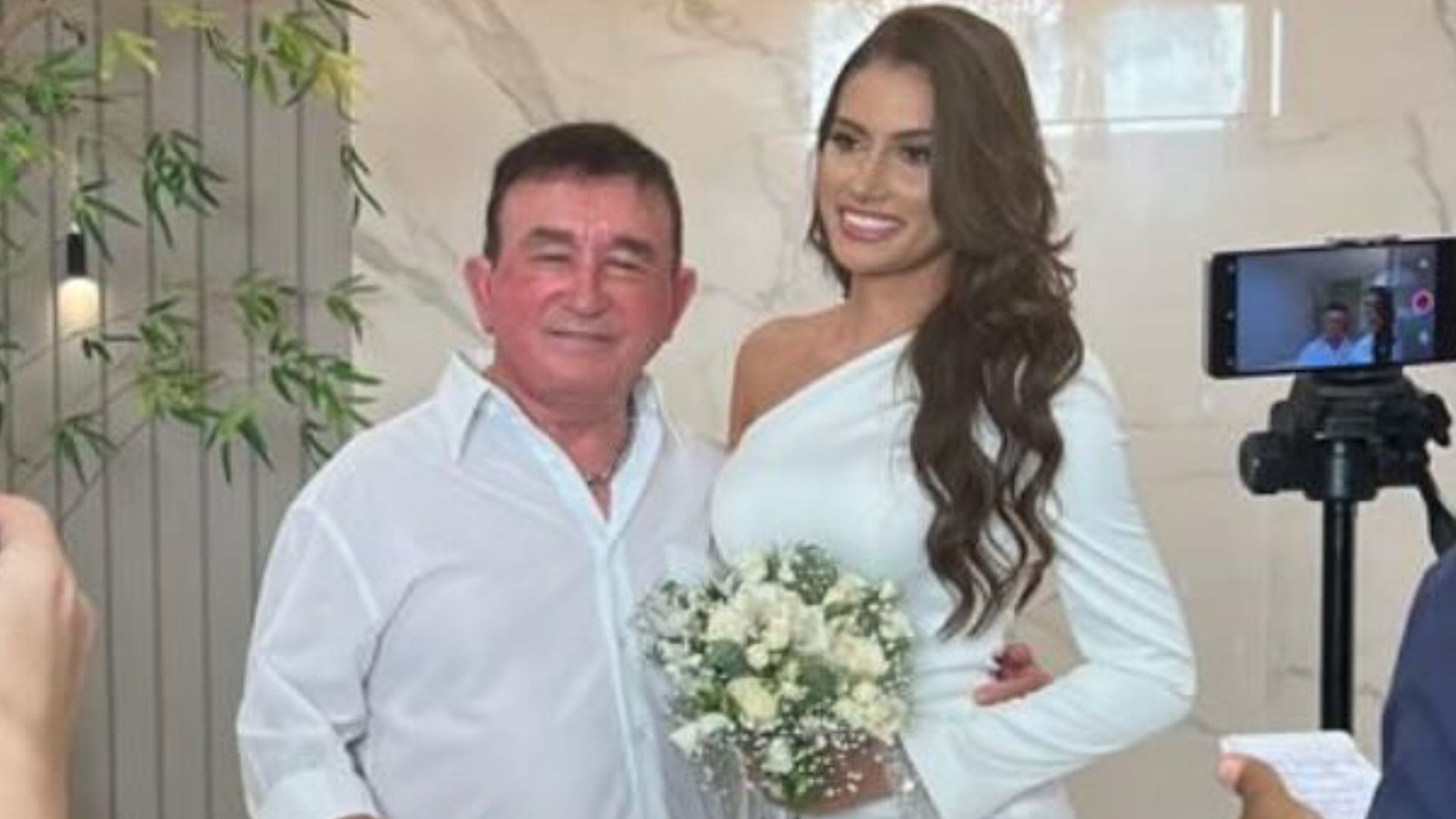 Amado Batista e Calita Franciele oficializam a união no civil em Mato Grosso
