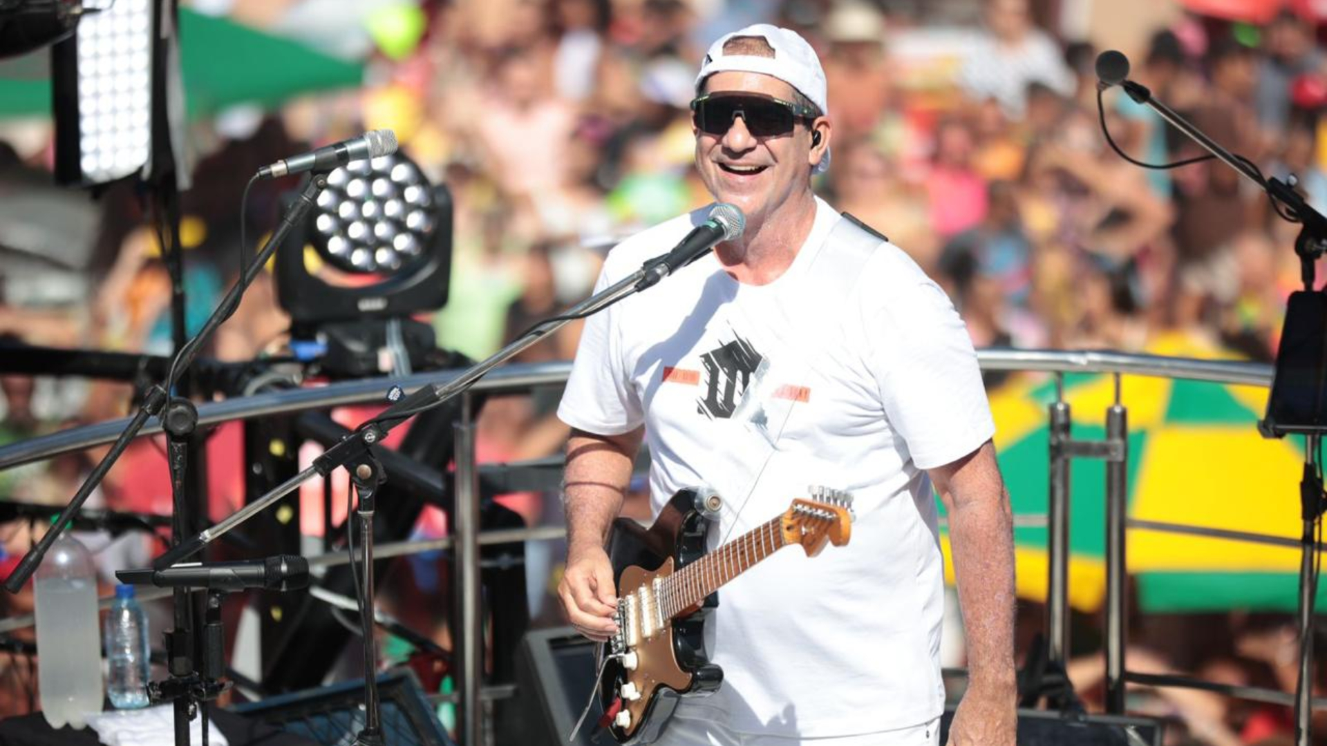 Durval Lelys encerra ressaca de carnaval em São Paulo e revela: ‘É minha missão aqui na Terra’
