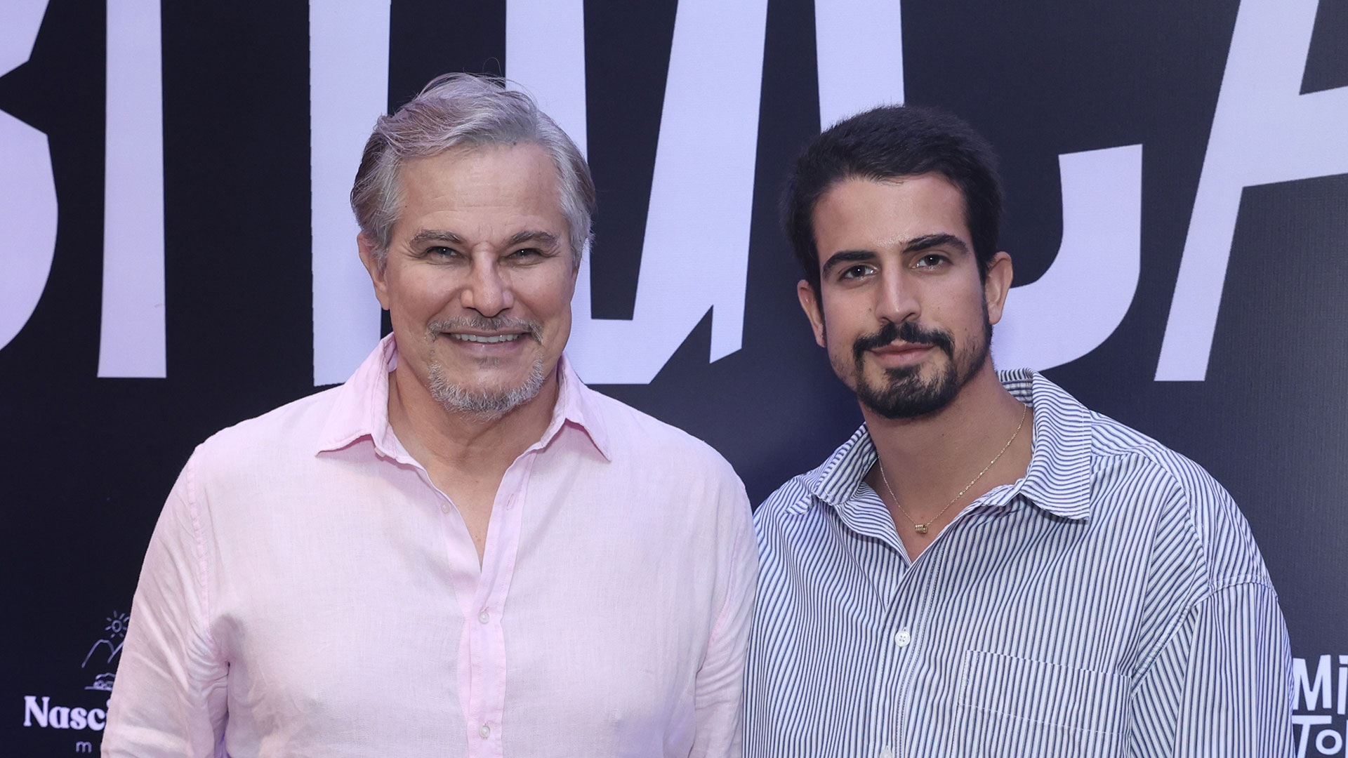 Edson Celulari e Enzo Celulari posam juntos em pré estreia de filme