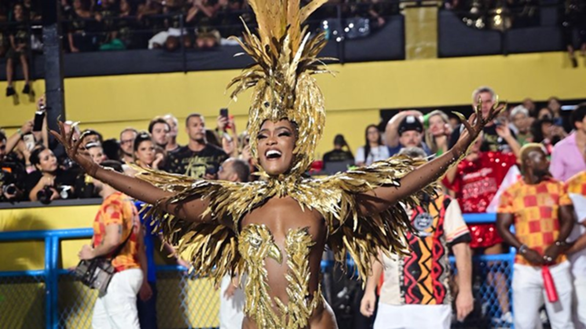 Erika Januza deixa posto de rainha de bateria: ‘A Viradouro me pediu o cargo’