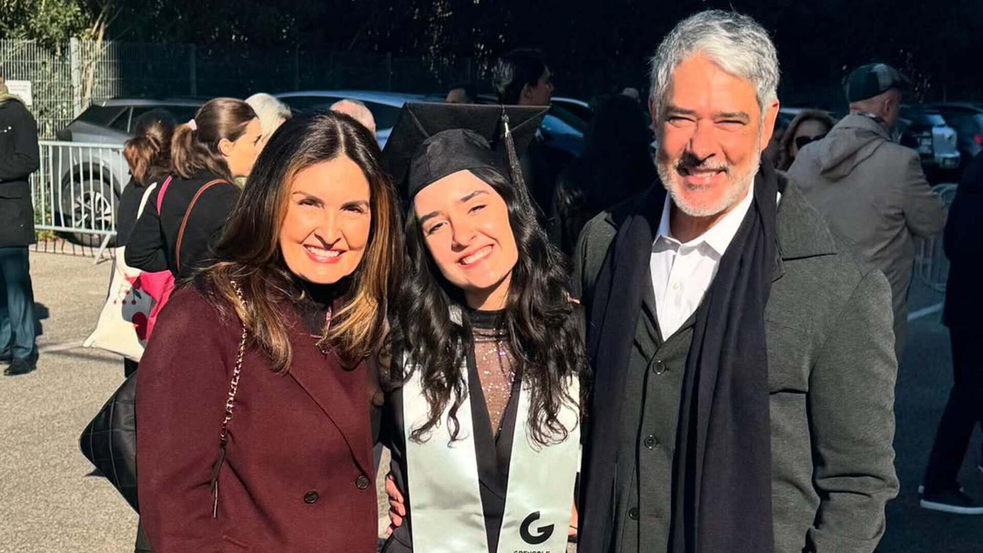Fátima Bernardes e William Bonner prestigiam formatura da filha na França