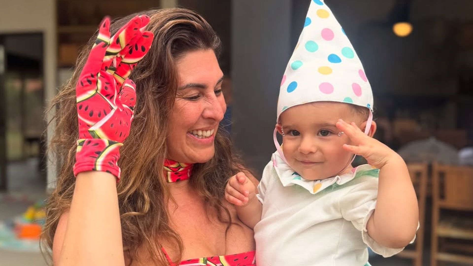 Fernanda Paes Leme curte o Carnaval com a filha, Pilar: “Bloquinho da Pipa”