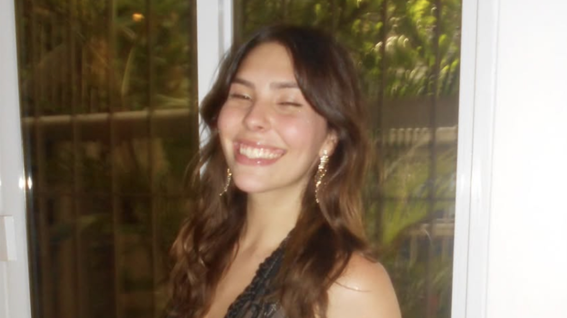 Atriz que fez a Buba em Renascer usa fantasia ousada no carnaval