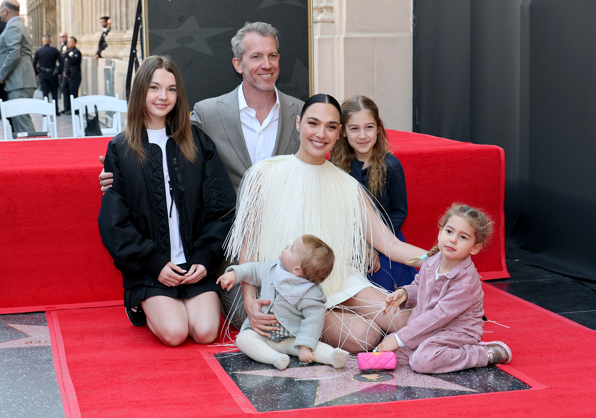 Gal Gadot com as 4 filhas e o marido - Foto: Getty Images