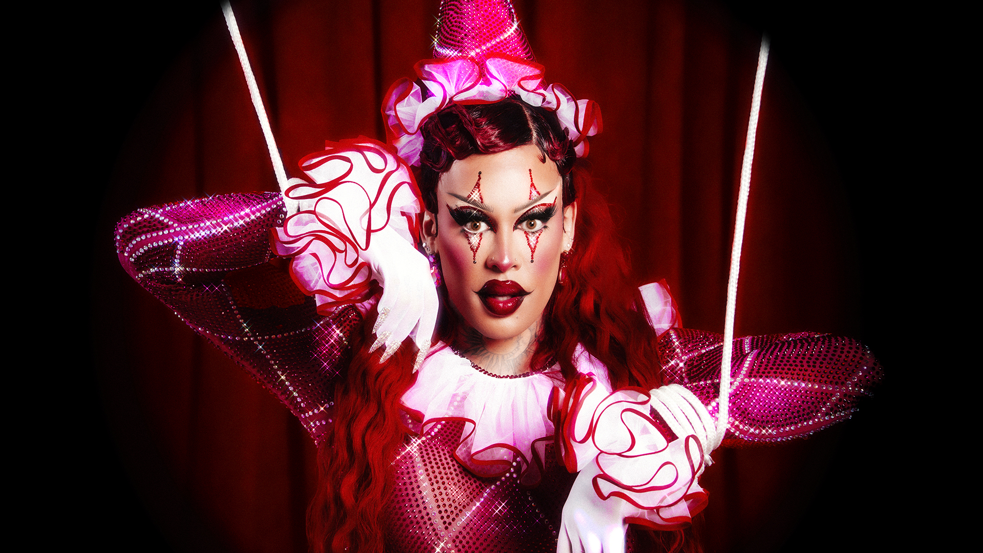 Gloria Groove usa fantasia de Pierrot apaixonado para o carnaval
