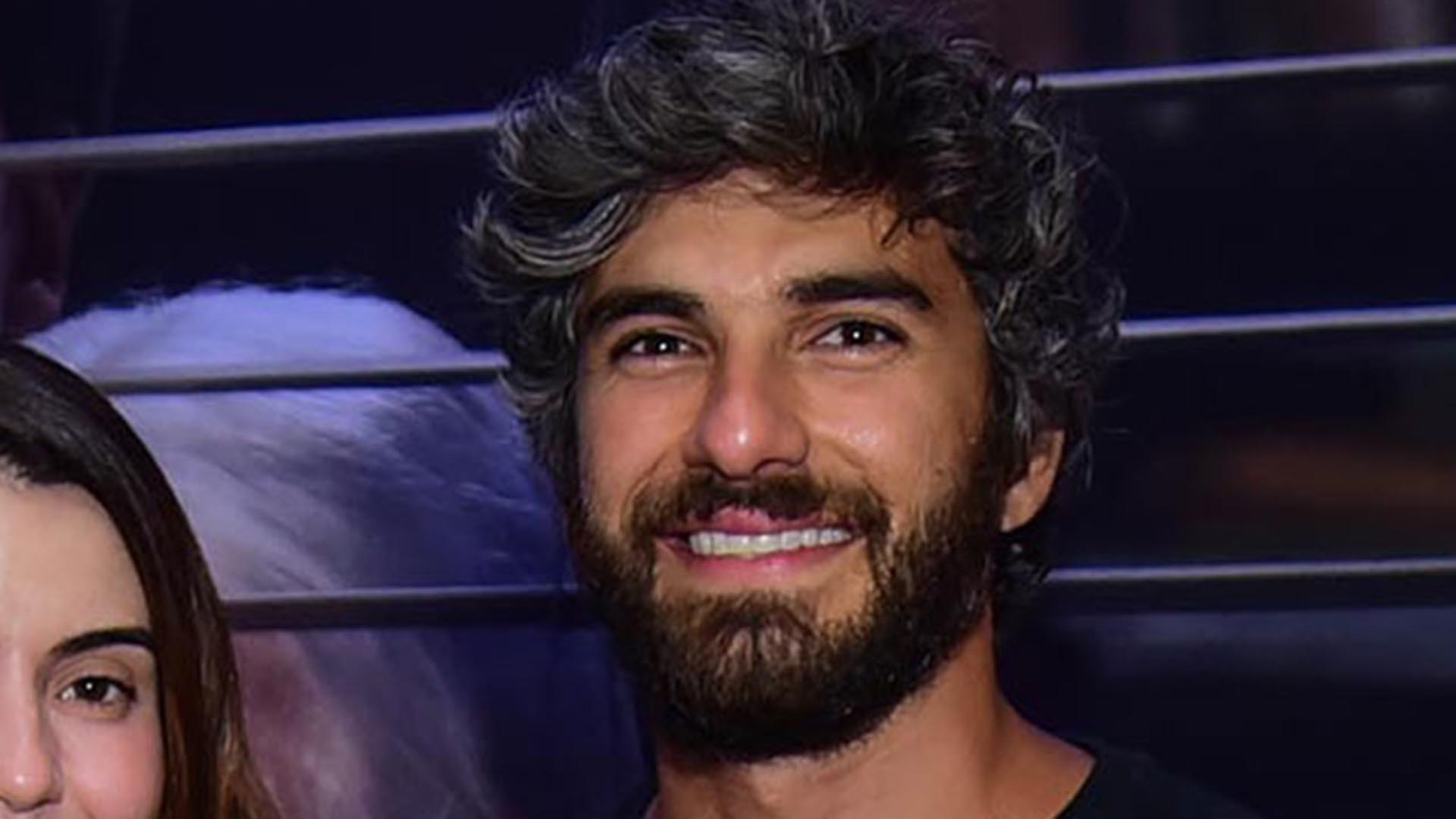 Ex-marido de Deborah Secco faz rara aparição ao lado da nova namorada