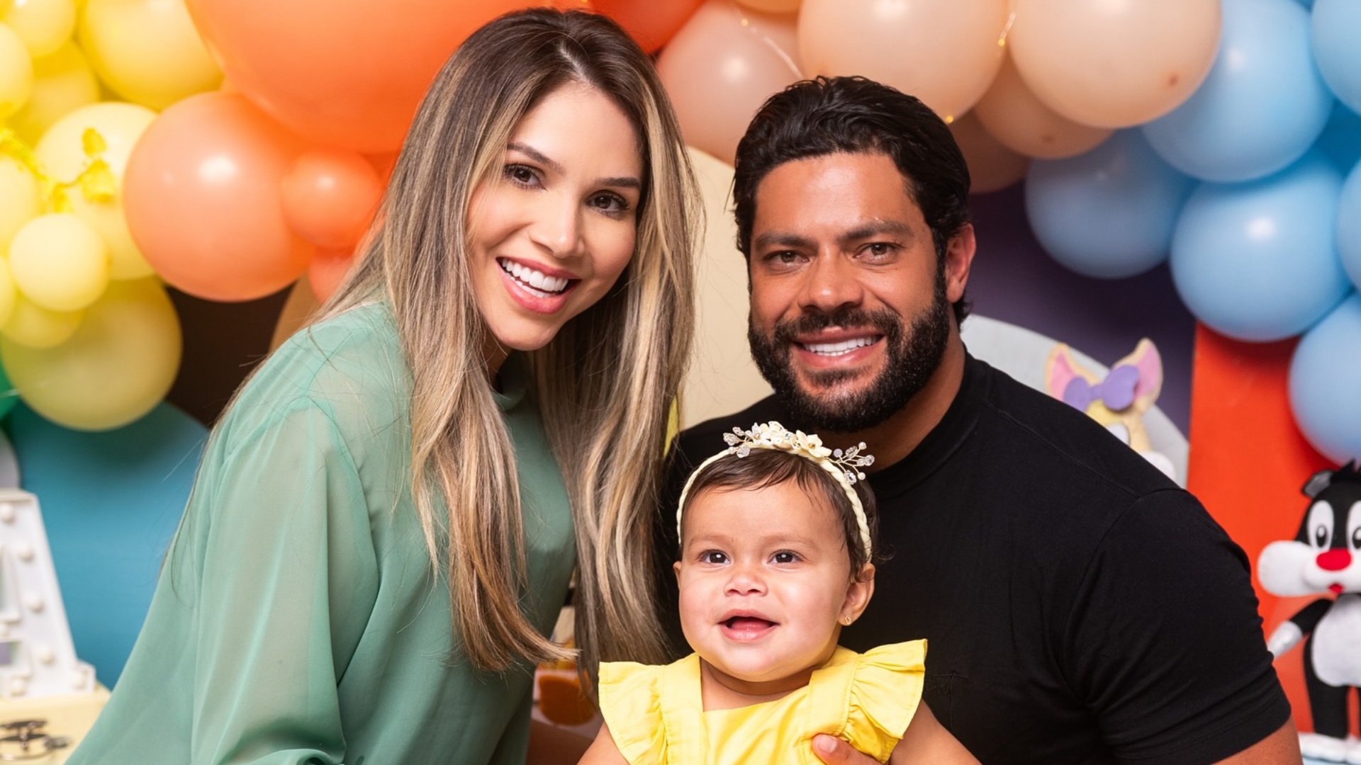 Hulk Paraíba encanta ao mostrar a comemoração do mesversário da filha