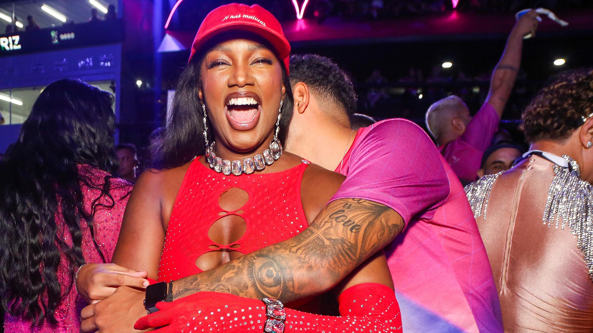 Iza curte o carnaval em clima de romance com Yuri Lima