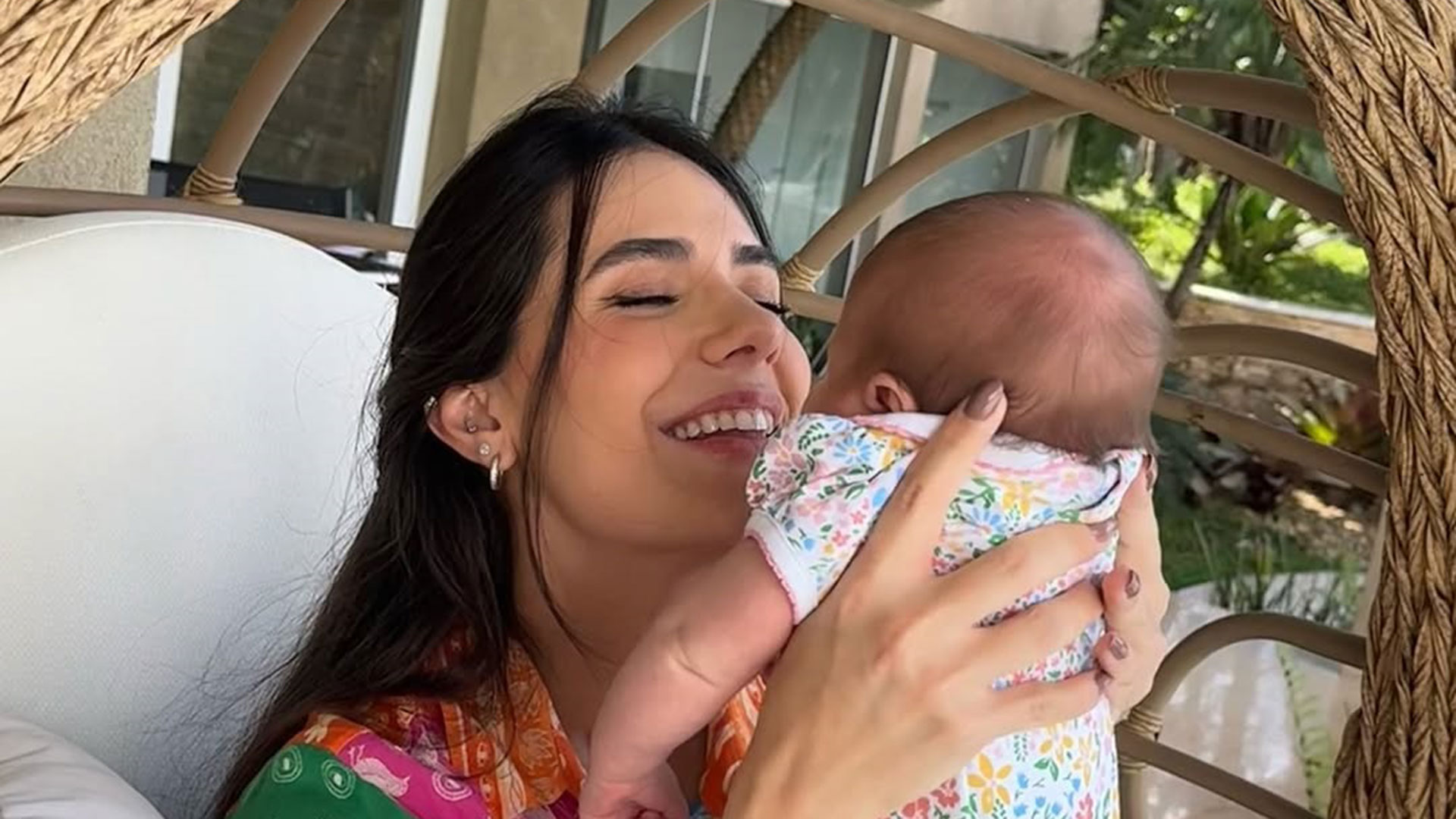 Jade Magalhães mostra momento ao lado da filha Serena