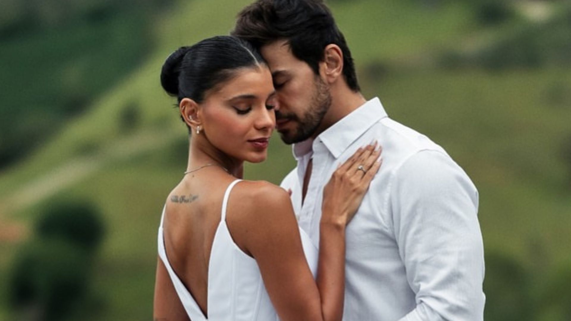 Jakelyne Oliveira mostra ensaio de pré-casamento com Mariano