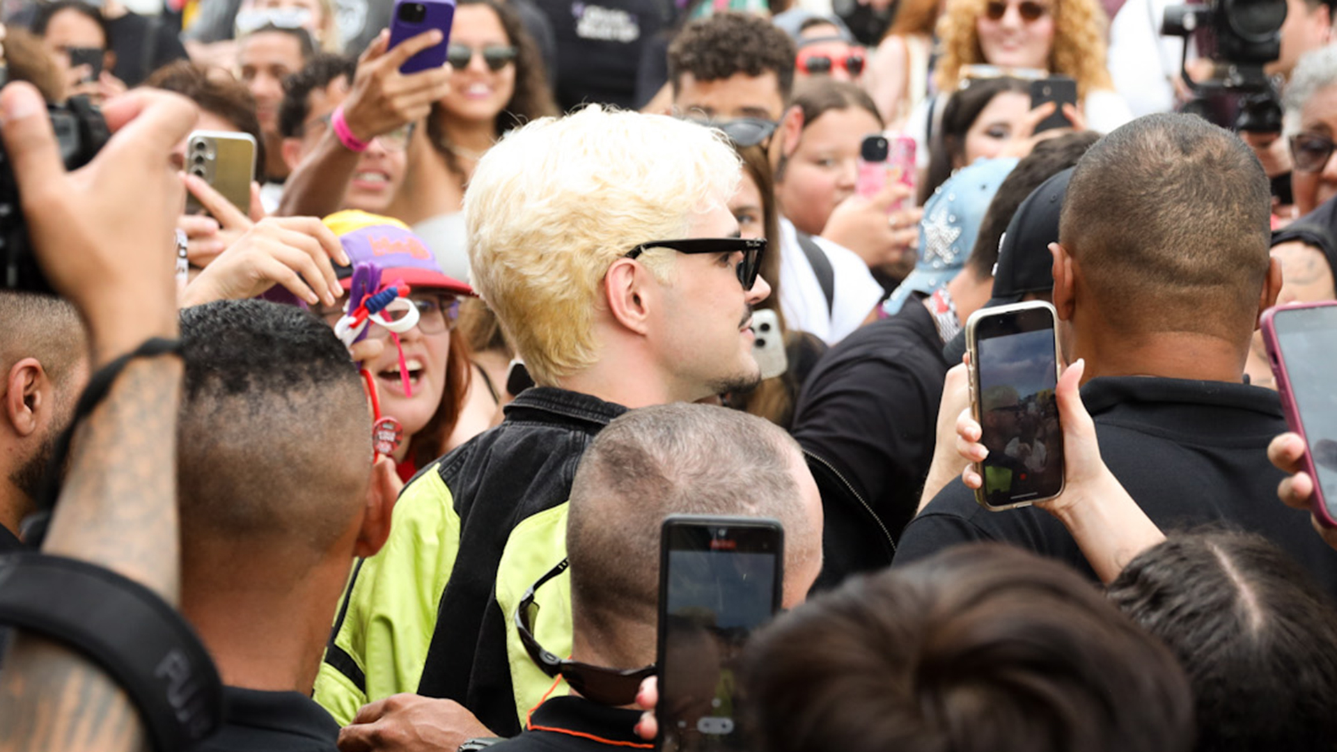 Jão causa tumulto com sua chegada no Lollapalooza 2025
