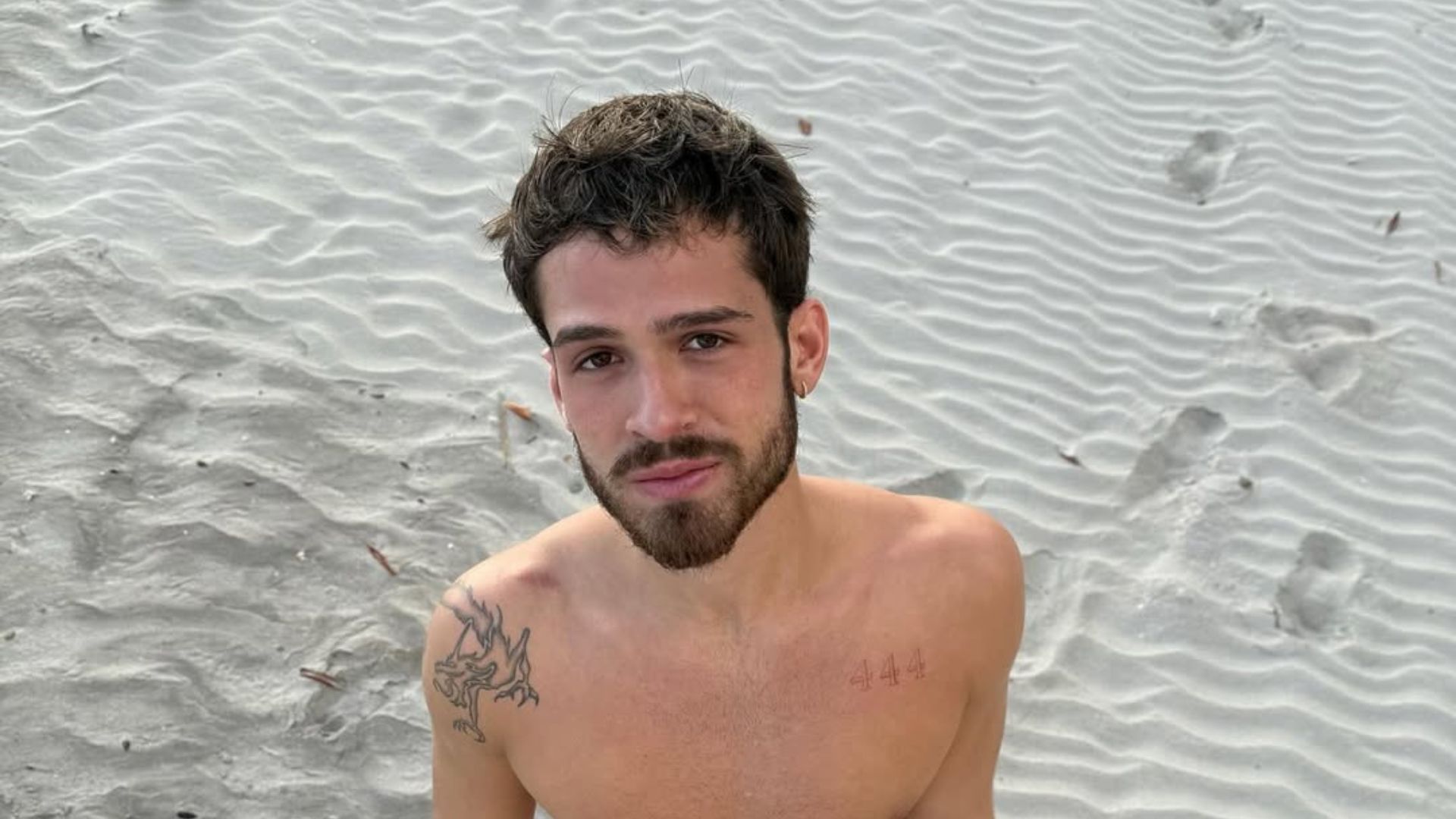 João Guilherme surge com o braço imobilizado nas redes sociais