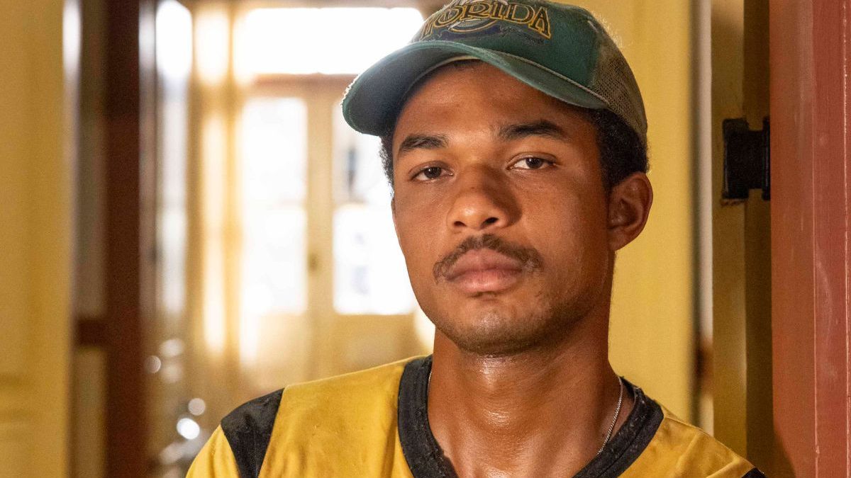 Juan Paiva completa 27 anos; de origem humilde, ator iniciou carreira em projeto social