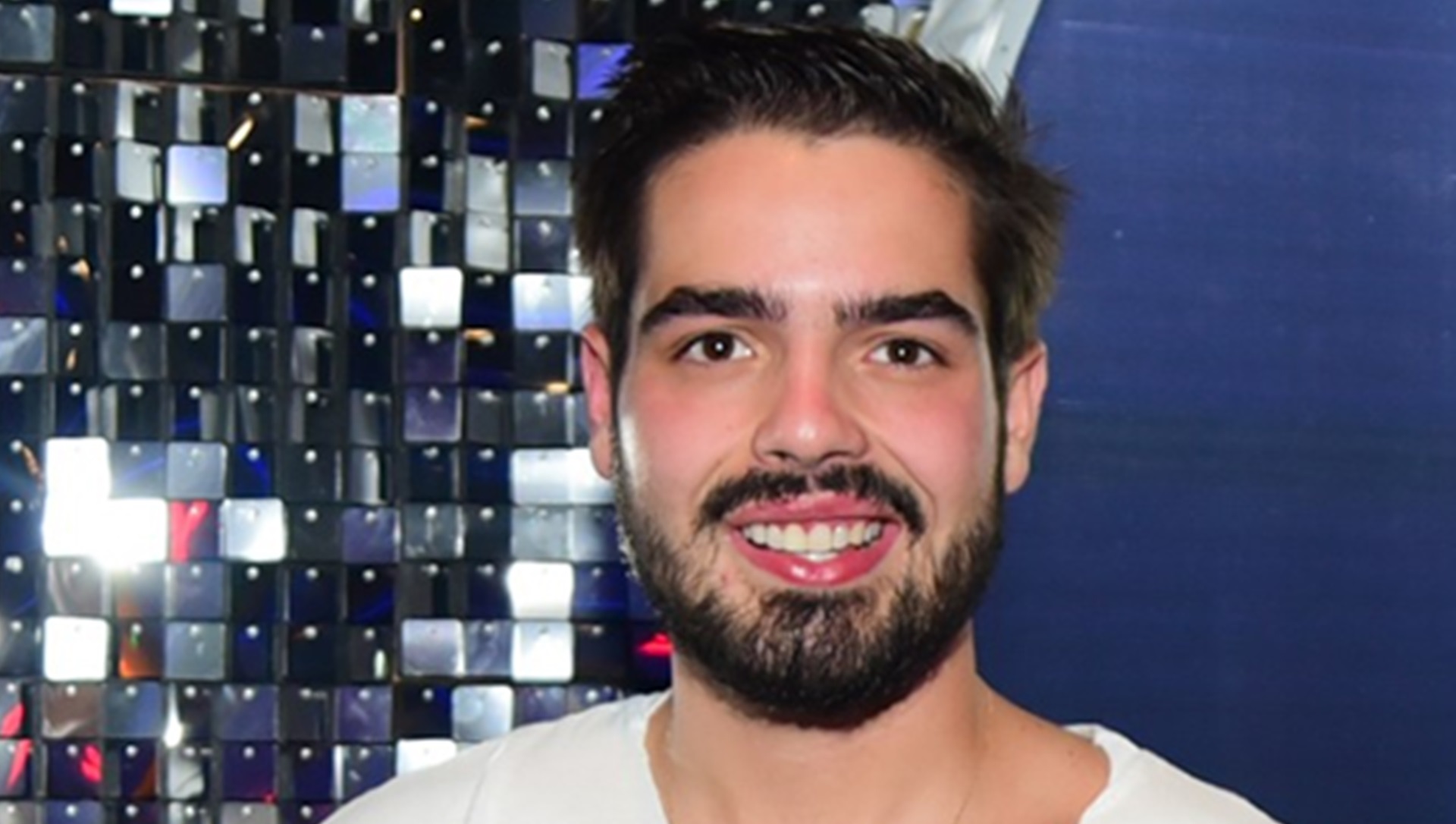 Filho de Faustão, João Silva é flagrado com loira misteriosa em camarote no Carnaval