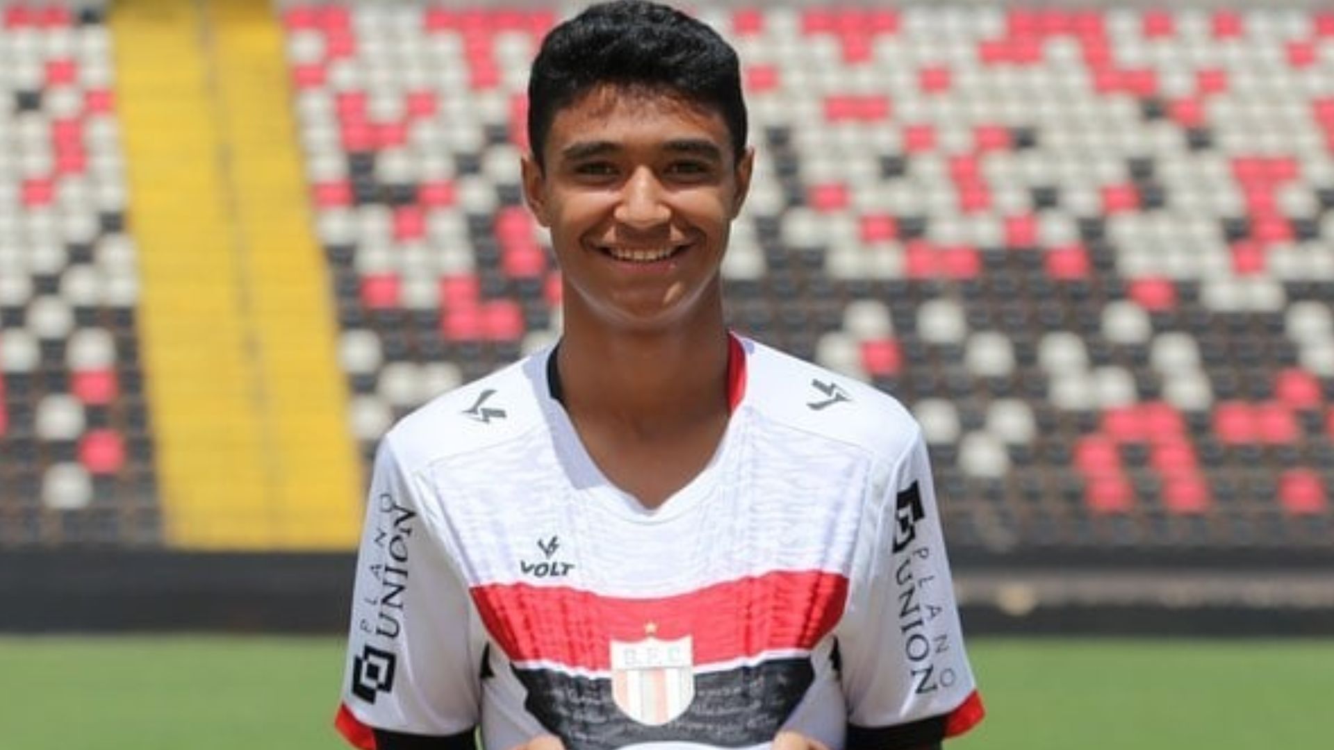 Jogador Pedro Severino emociona em primeira aparição após grave acidente