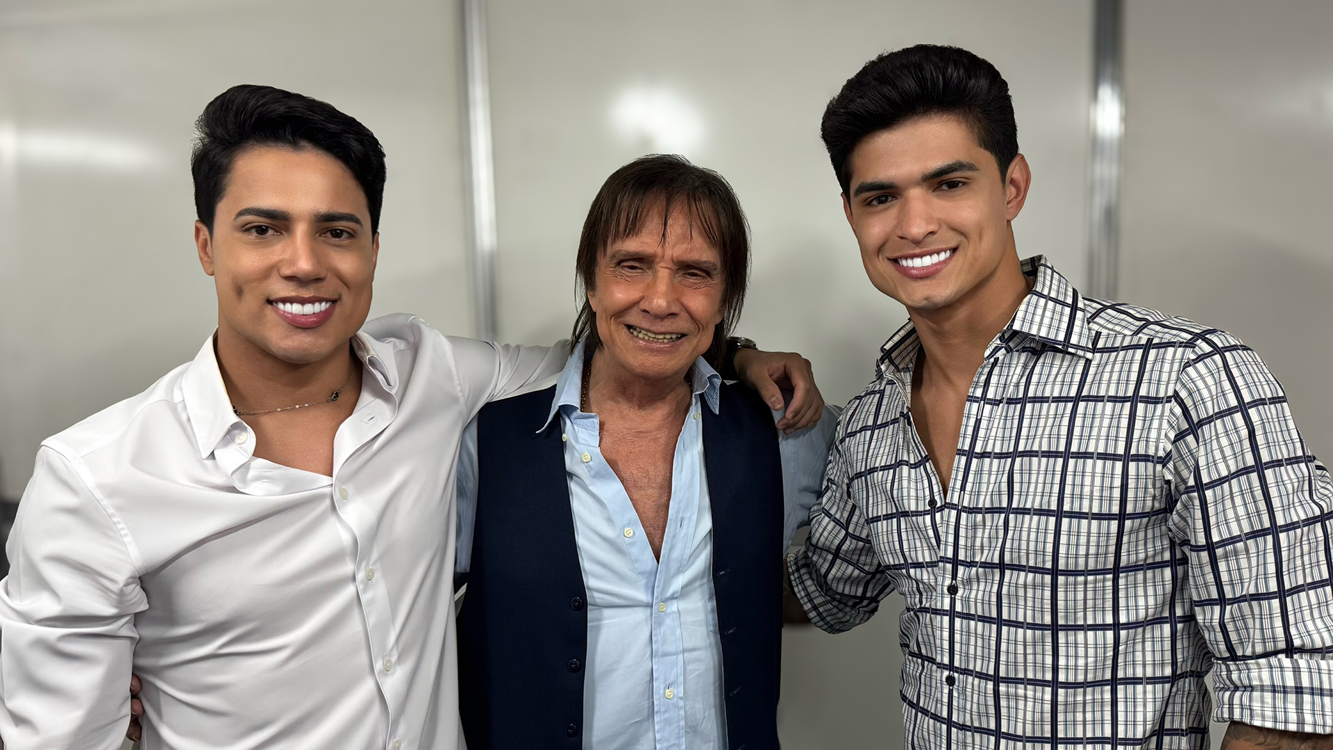 Jonatha e Cristiano vivem noite especial no cruzeiro de Roberto Carlos