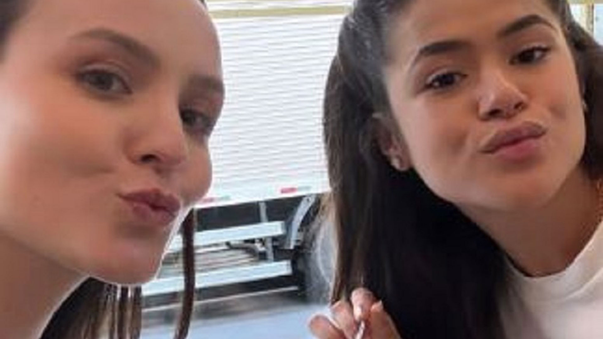 Larissa Manoela e Maisa Silva curtem passeio juntas: ‘Amo’