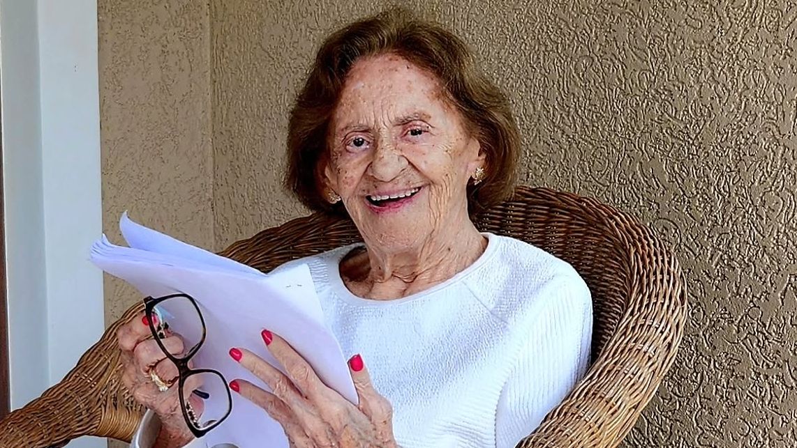 Aos 97, Laura Cardoso torce por mais personagens: ‘Que eu continue com saúde, trabalhando’