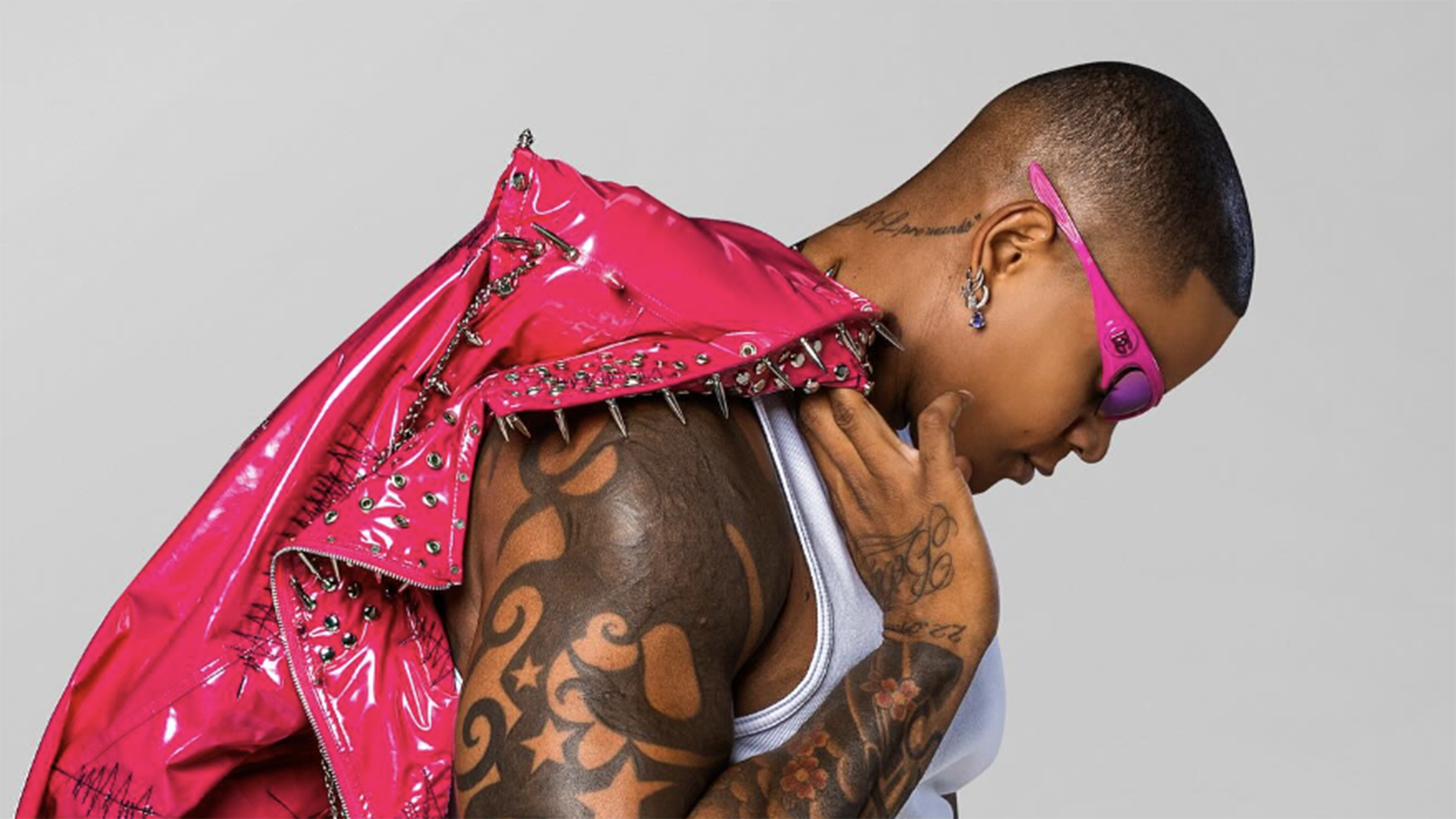 Léo Santana faz homenagem para o K-Pop no carnaval