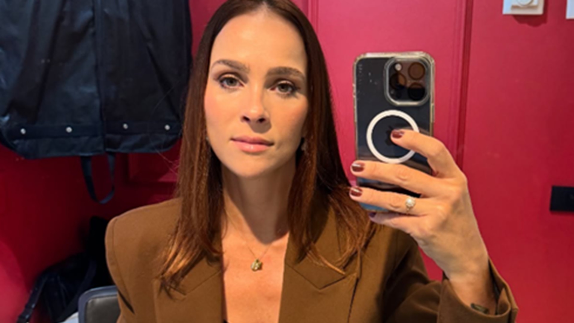 Com filha internada, Leticia Cazarré exibe registros de seu dia entre trabalho e hospital