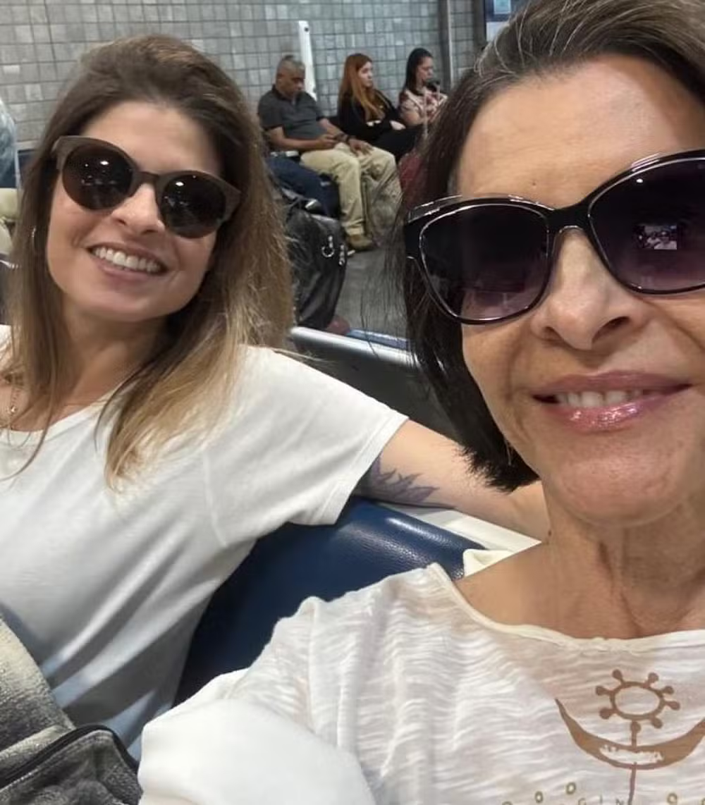 Marina Lima faz aparição rara com a mulher em partida do Corinthians