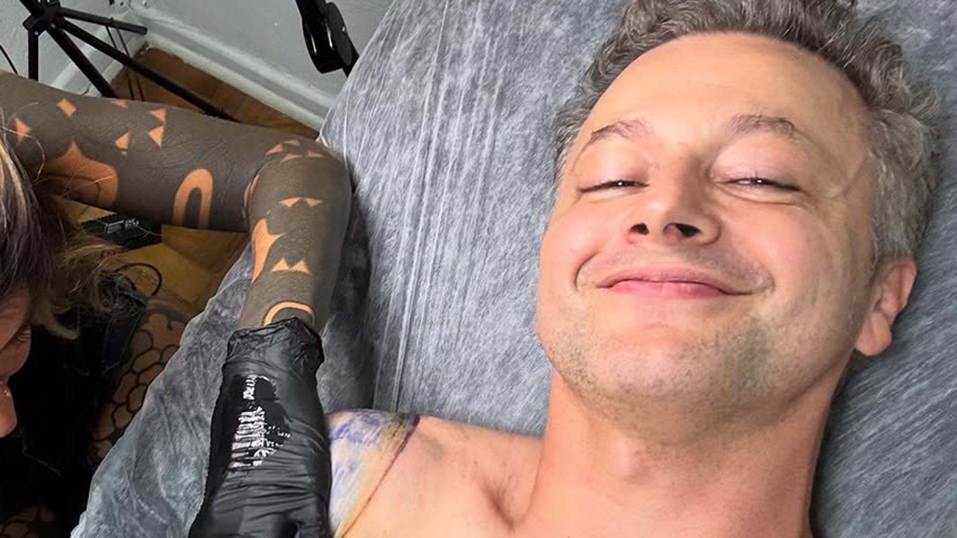 Lucas Lima faz tatuagem enorme e diz: ‘Dor mais intensa que já senti’
