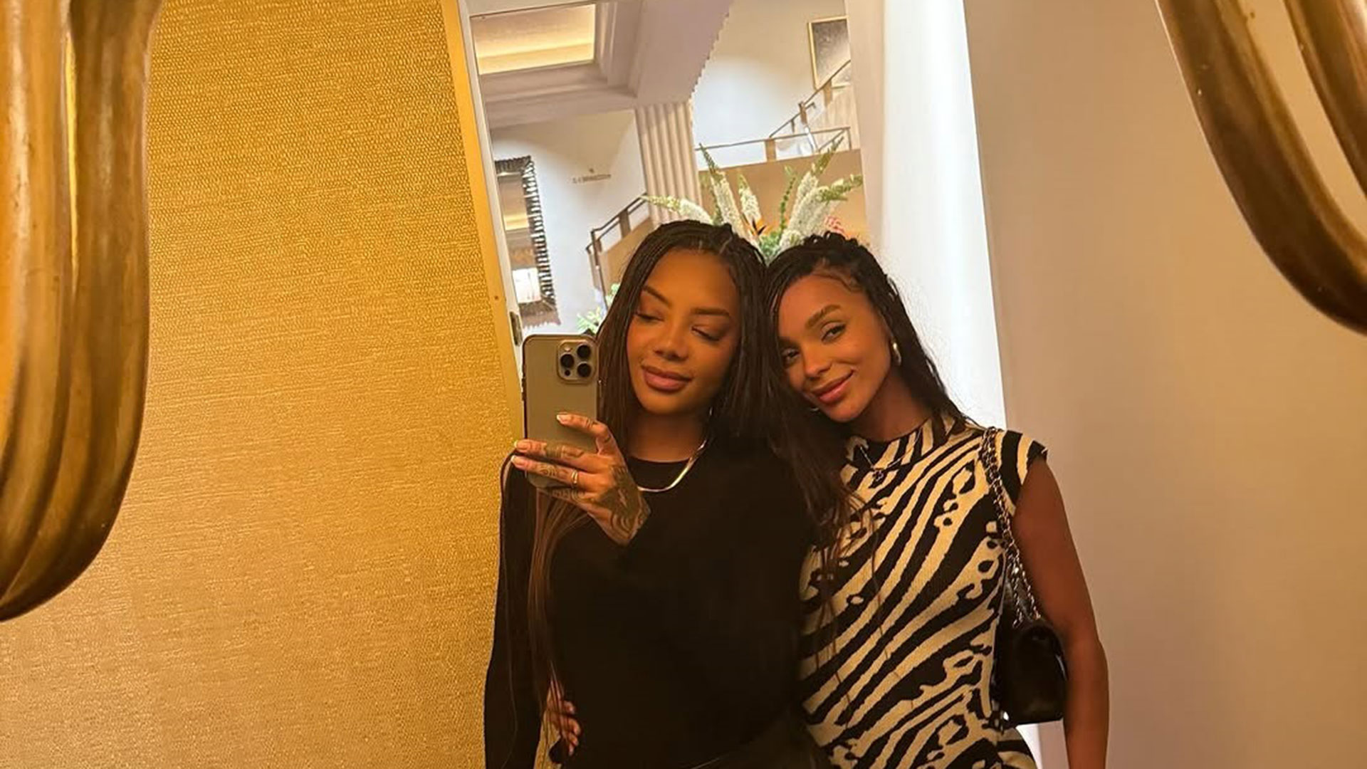 Ludmilla encanta ao brincar com barrigão de Brunna Gonçalves