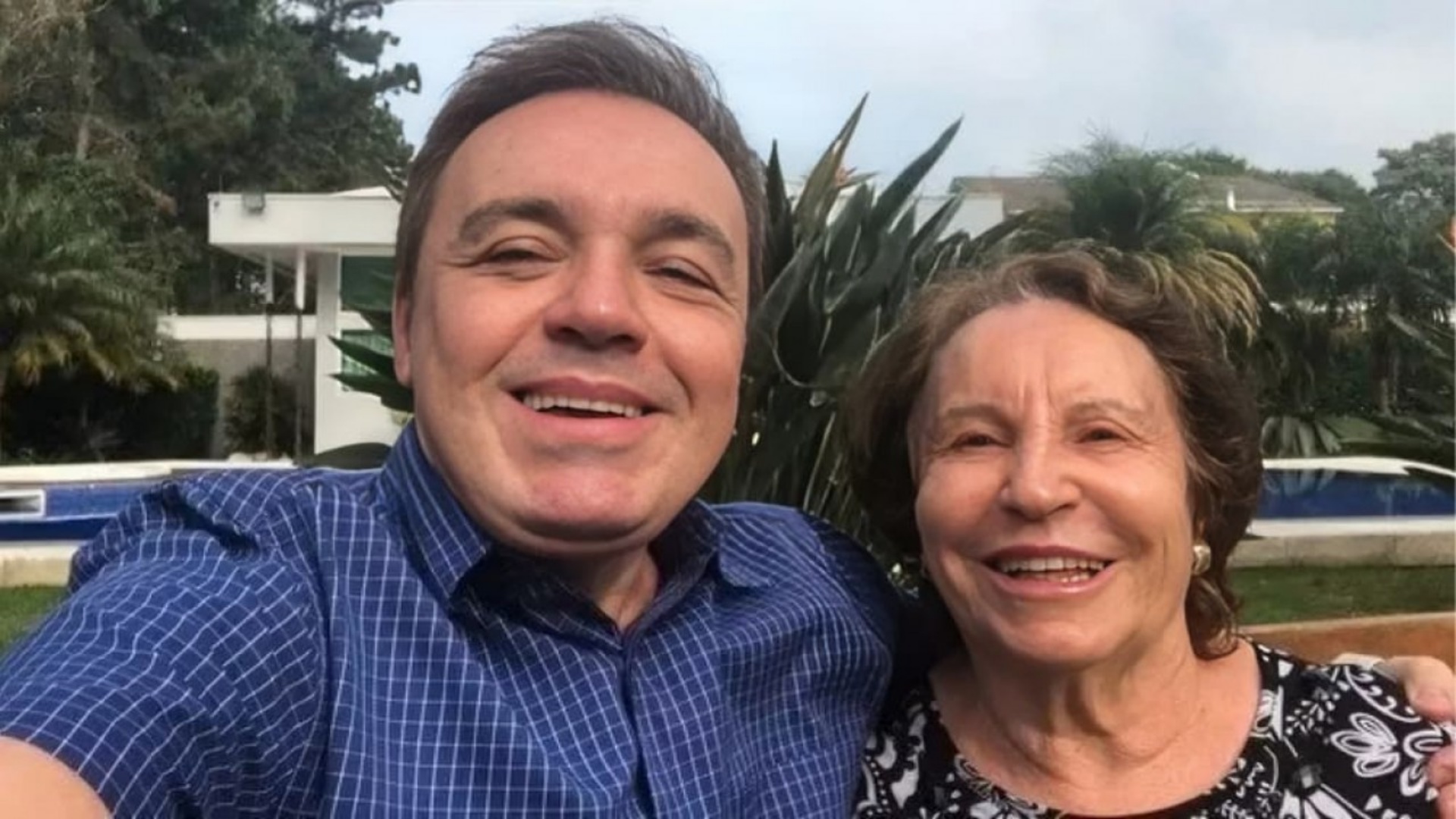 Maria do Céu, mãe de Gugu Liberato, recebe alta hospitalar