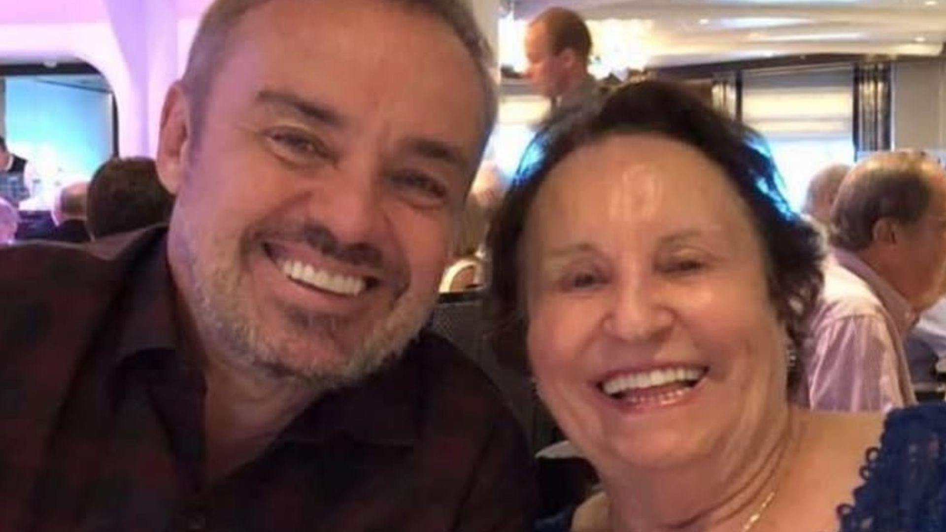Internada, mãe de Gugu Liberato apresenta ‘recuperação satisfatória’