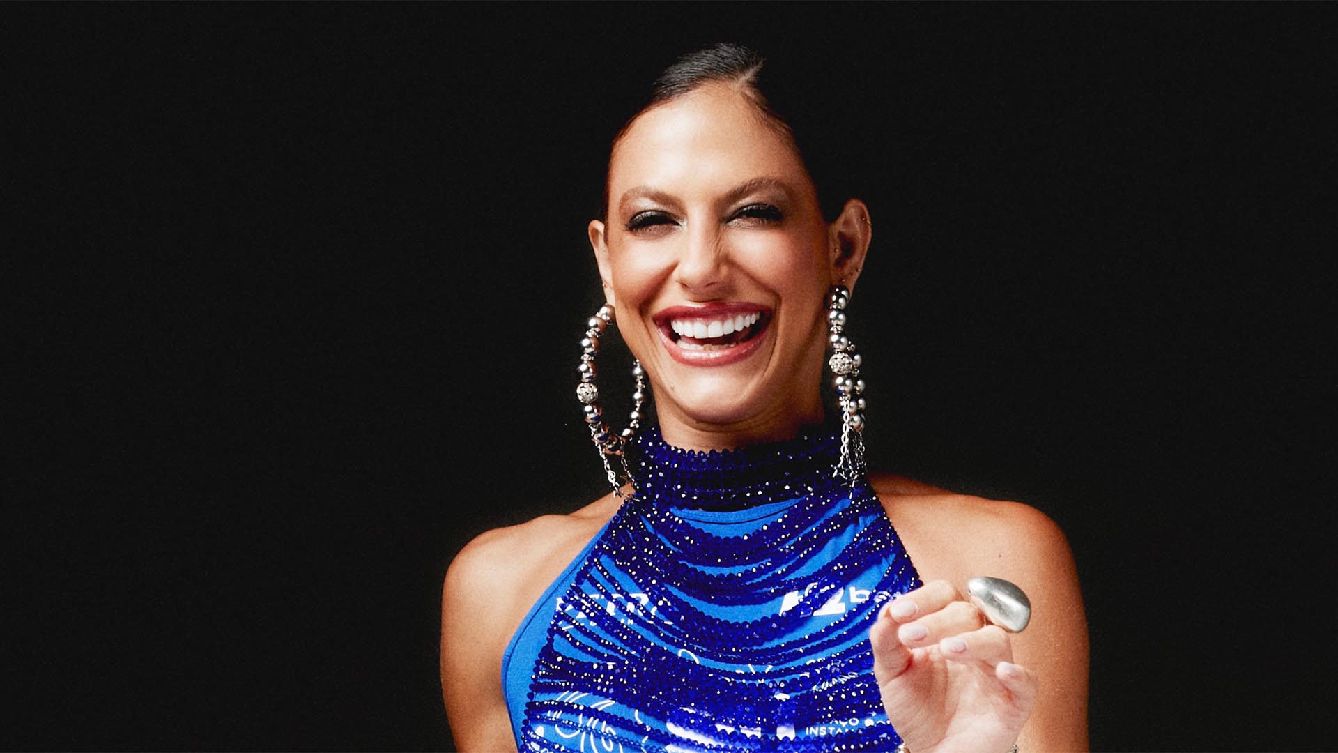 Mari Gonzalez se inspira em Ondina para criar o look do último dia de carnaval