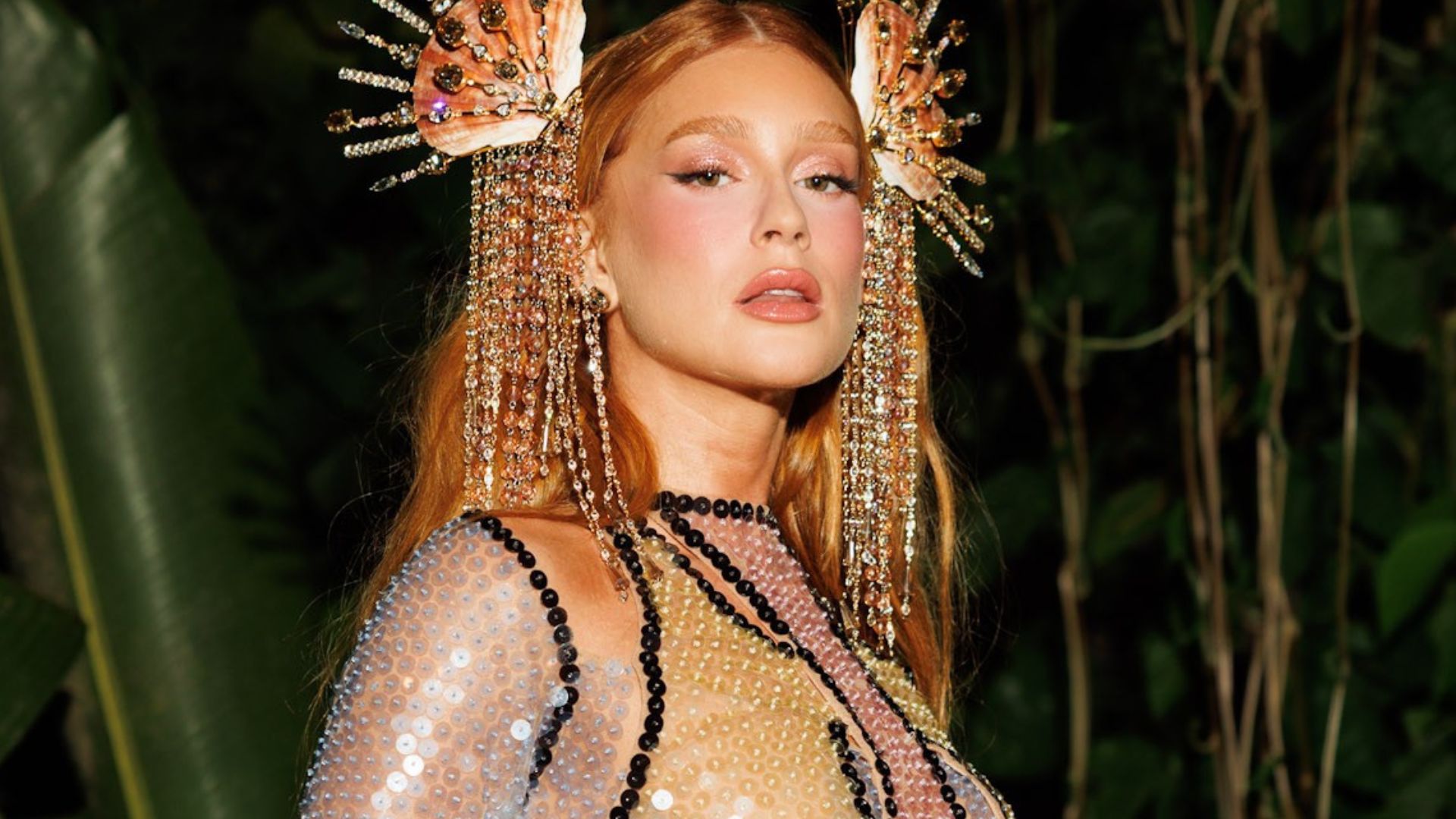 Marina Ruy Barbosa elege look deslumbrante para festa de Carnaval no Rio
