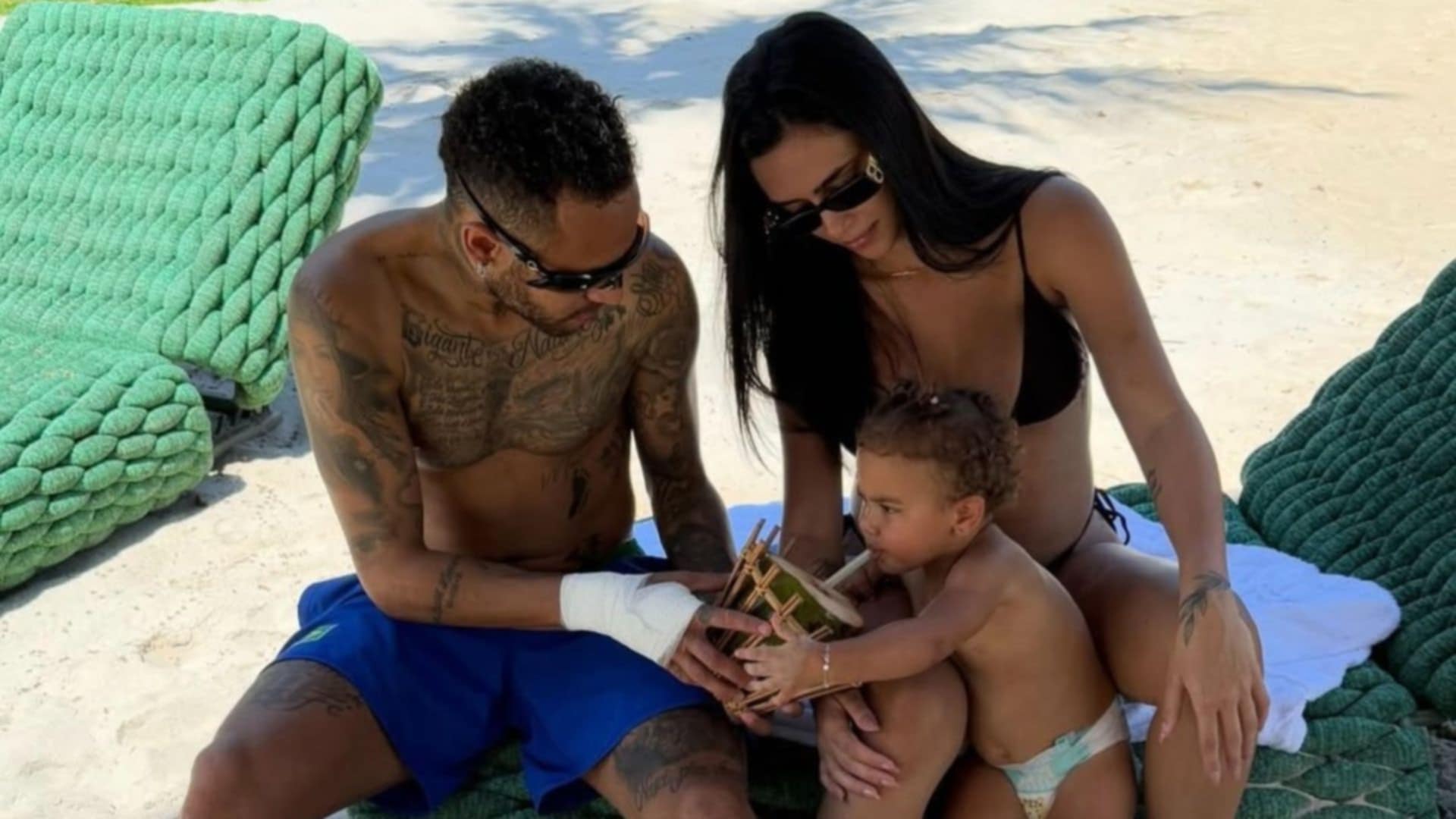 Neymar e Bruna Biancardi ignoram polêmicas e surgem em clima de família