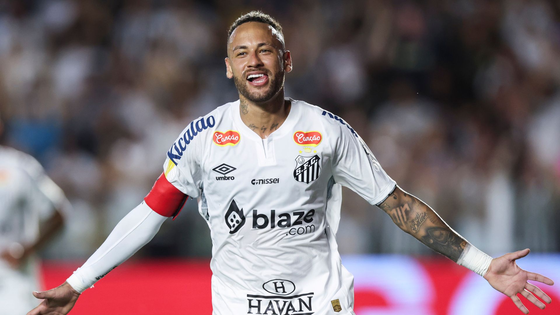 Neymar se pronuncia após sentir desconforto durante jogo: ‘Estou bem’